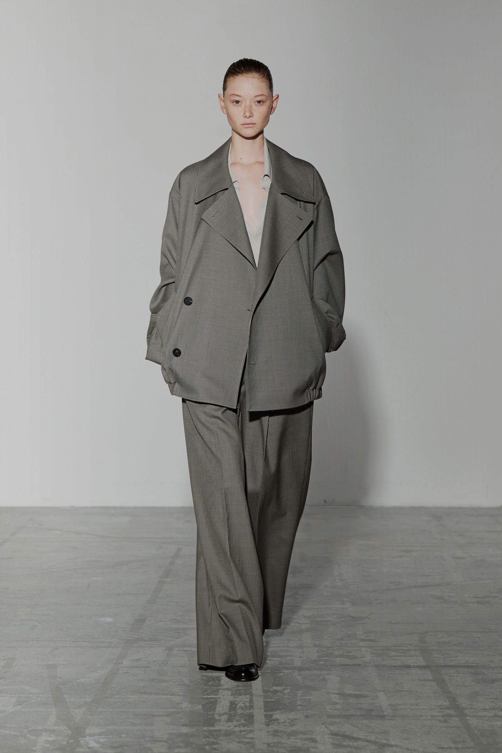 gray cotton long-sleeve collared oversized checked buttoned jacket