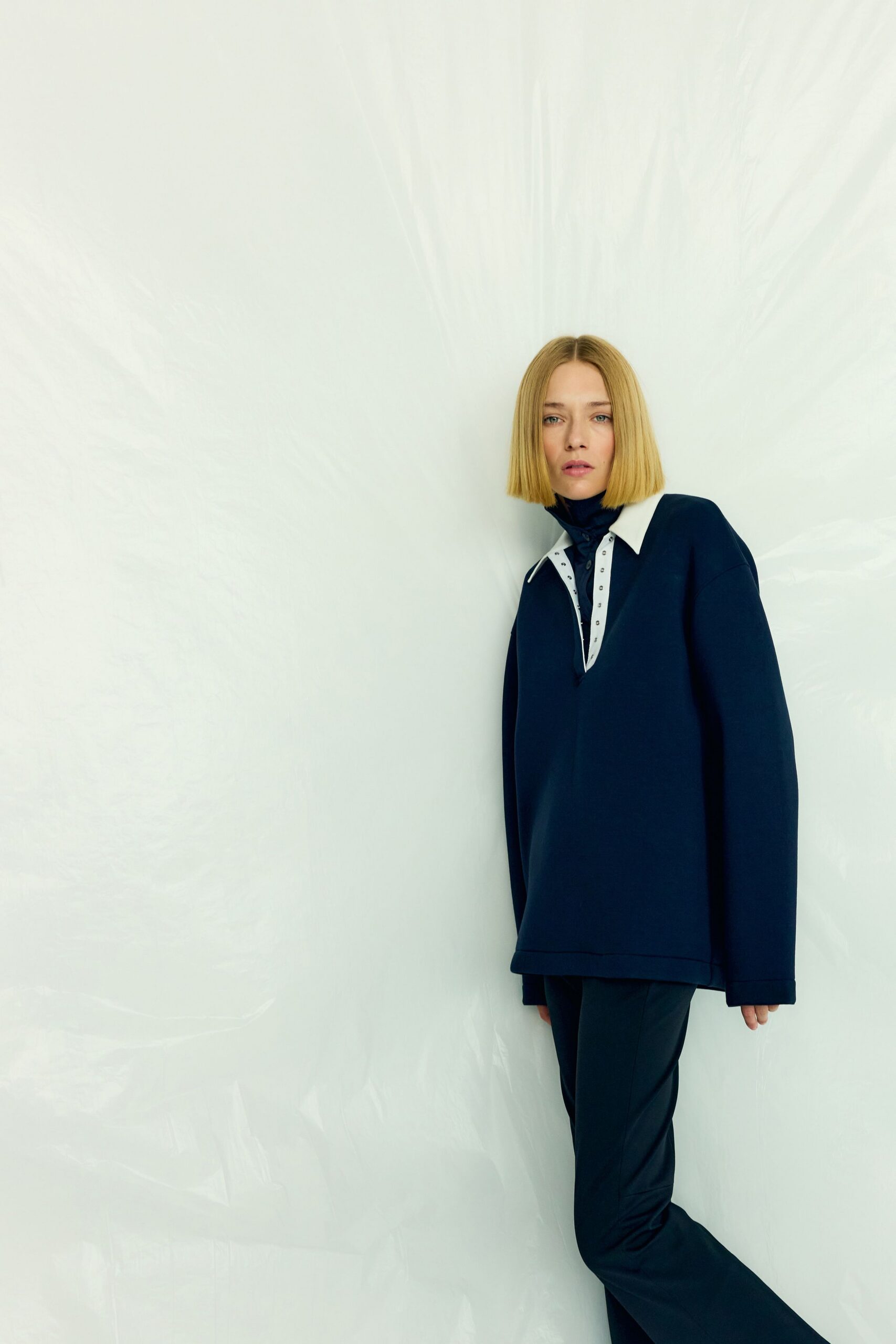 oversized navy top with black pants