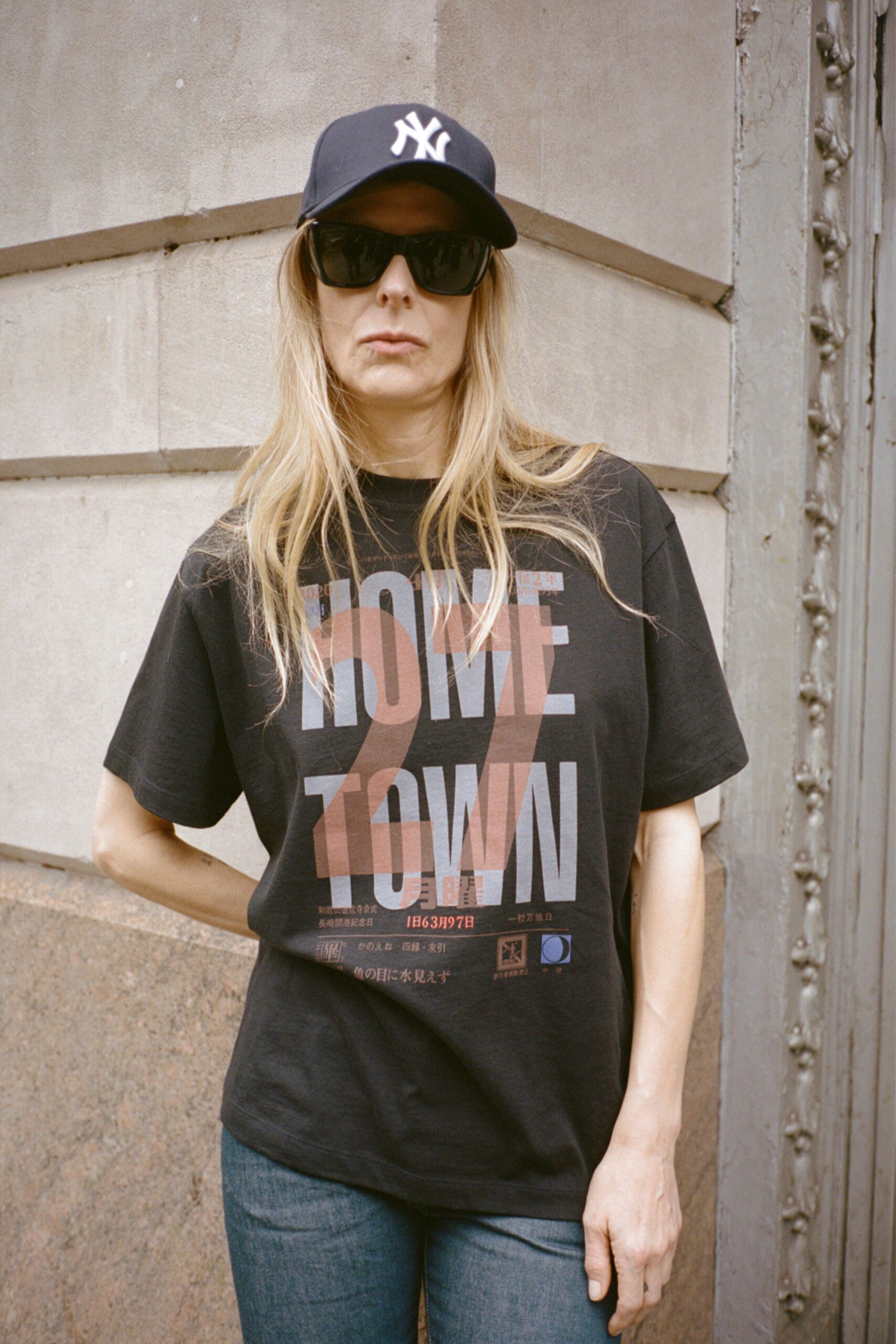 black t-shirt with jeans