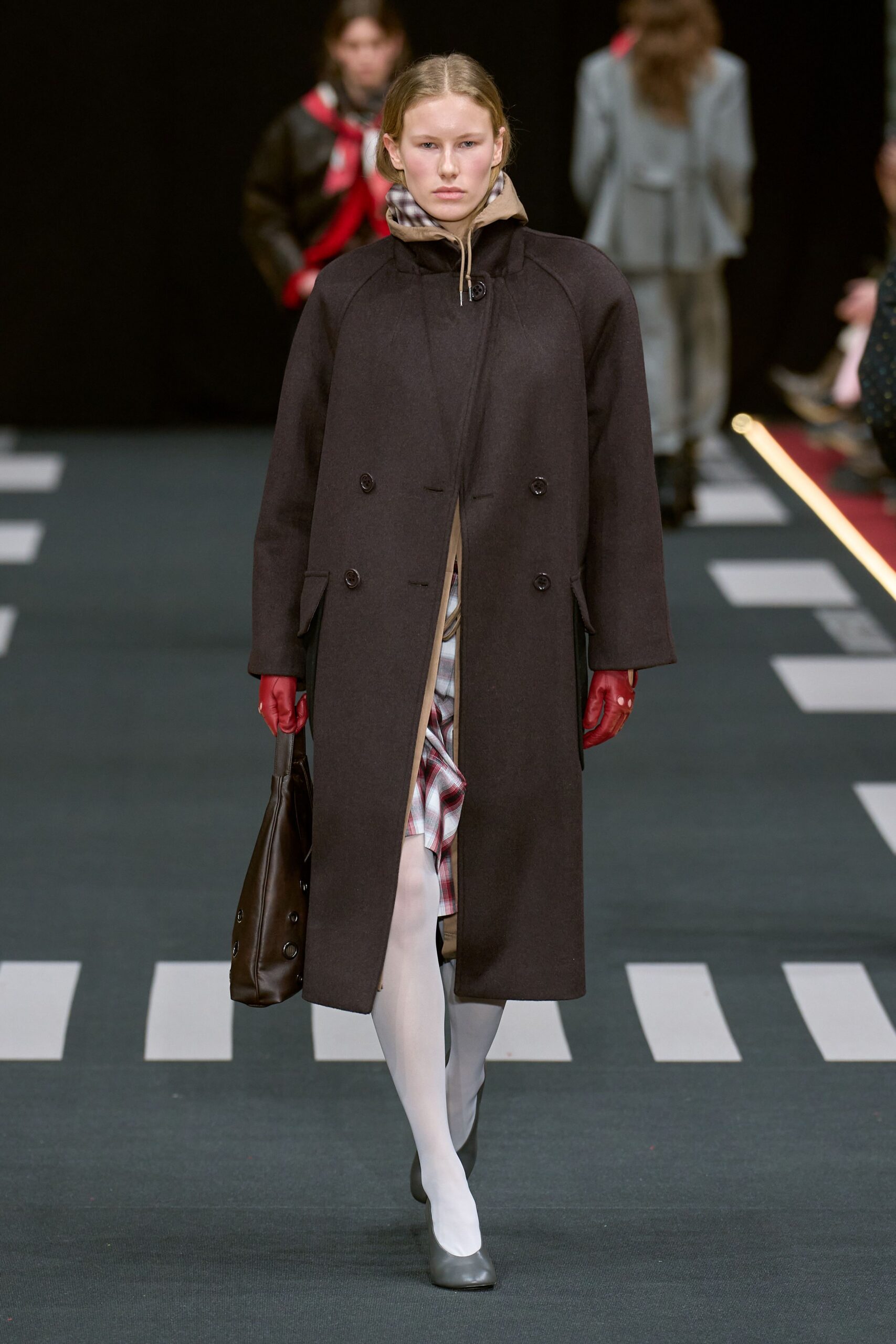 red leather fitted gloves