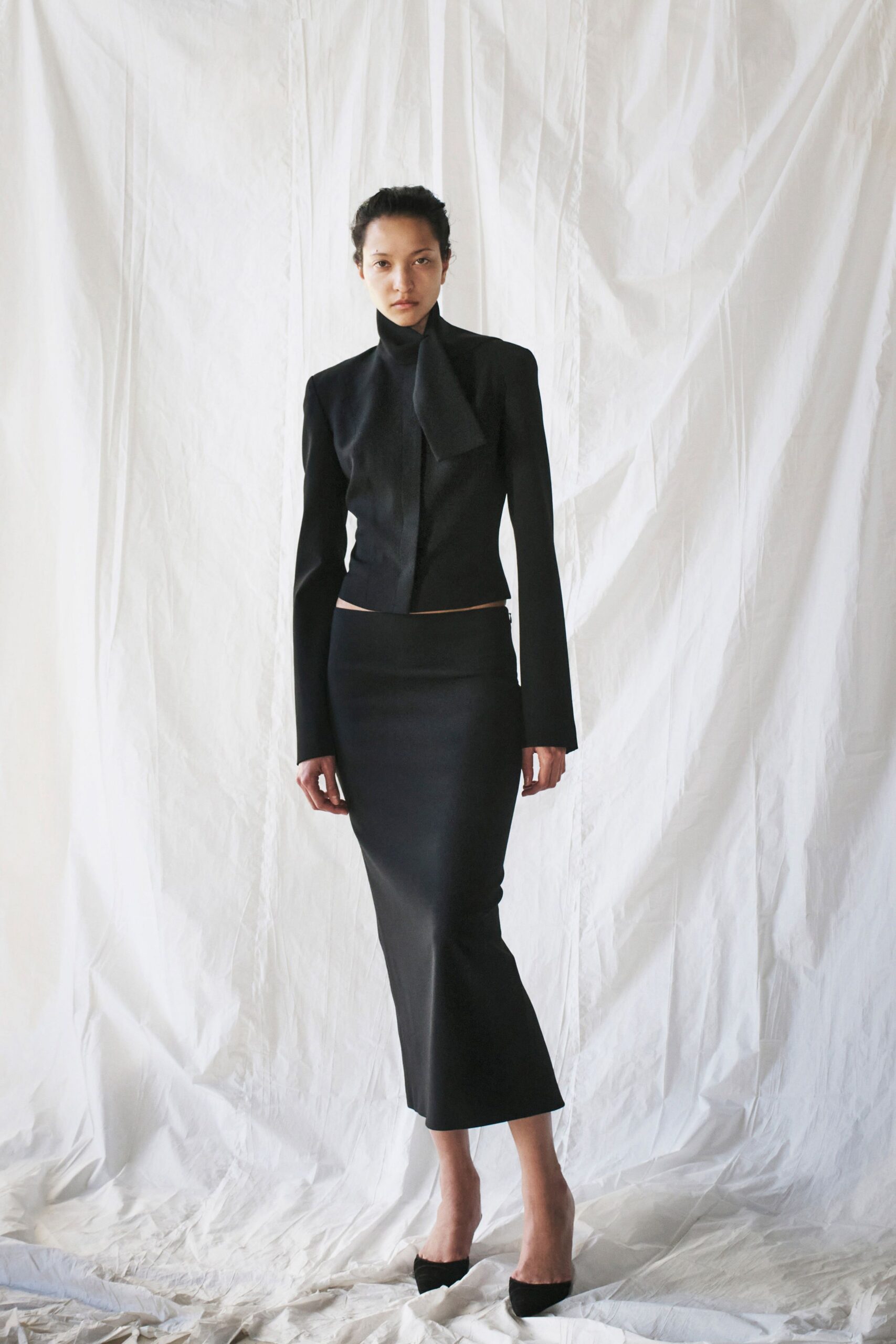 black silk long-sleeve collared fitted blazer