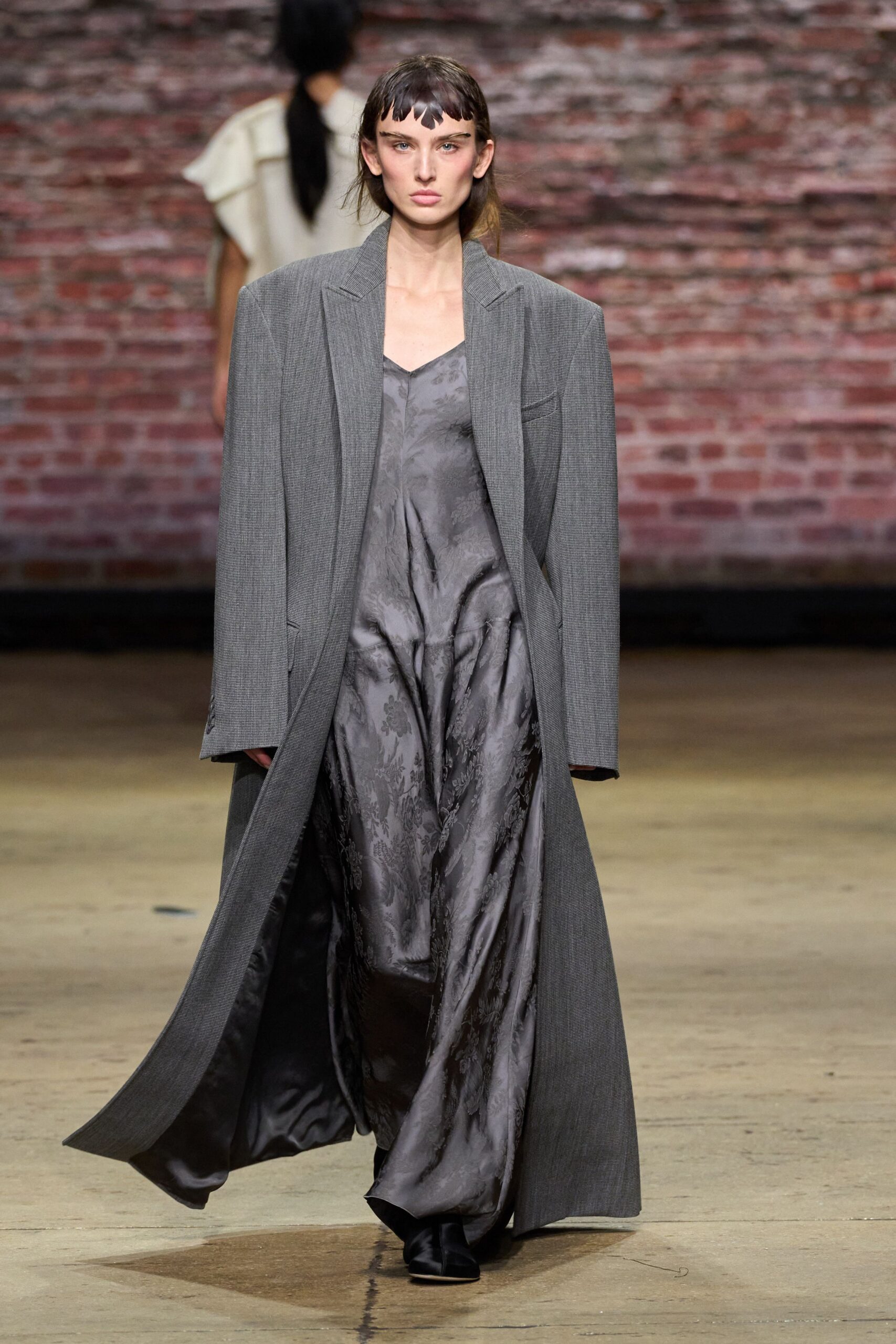 gray wool long-sleeve collared oversized buttoned coat