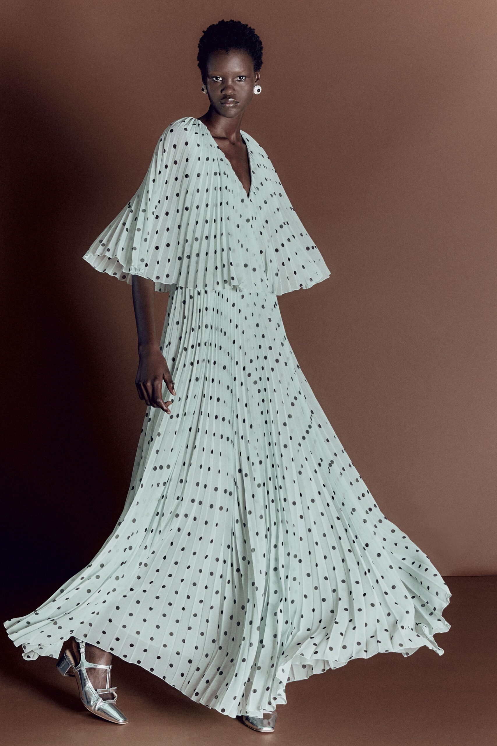 green chiffon short-sleeve v-neck relaxed pleated printed gown