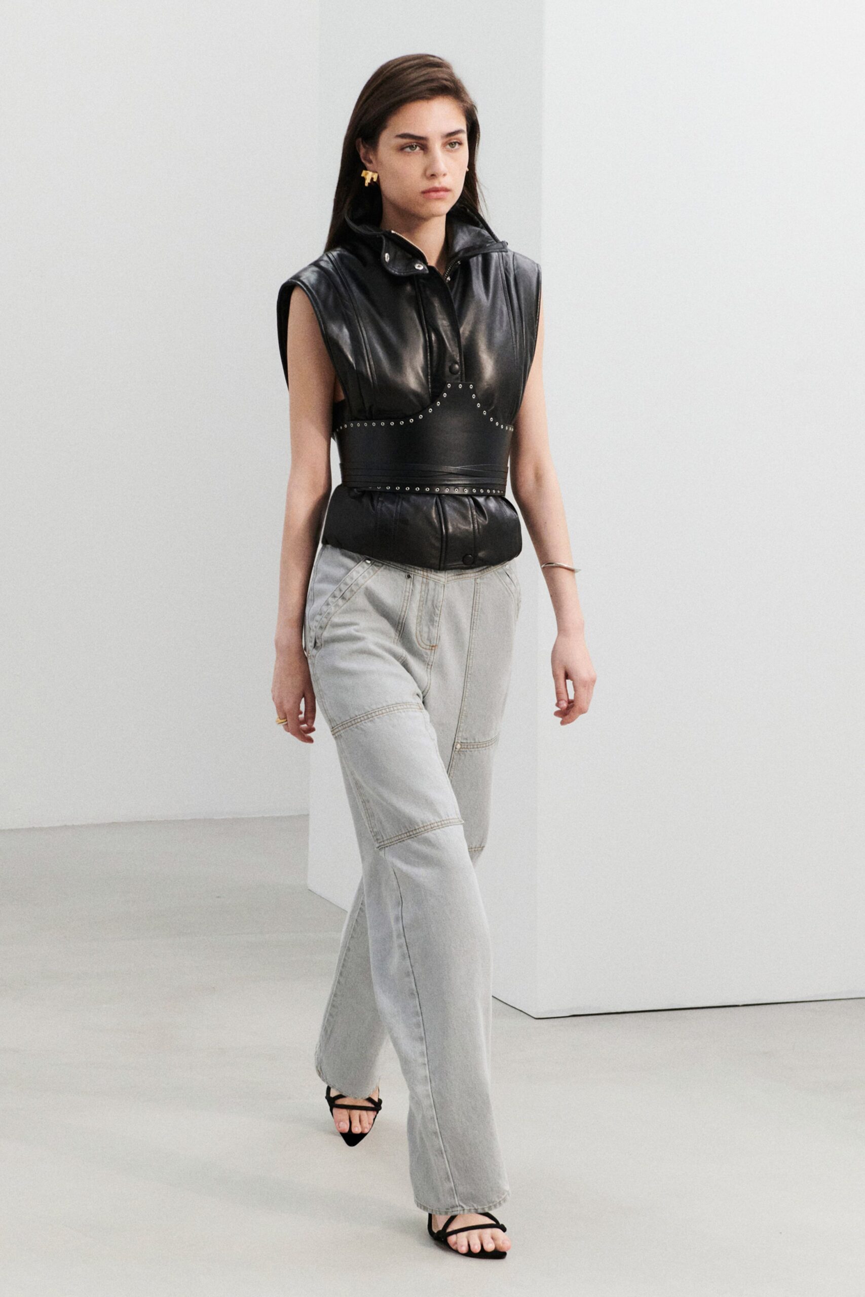black leather sleeveless collared fitted zippered top