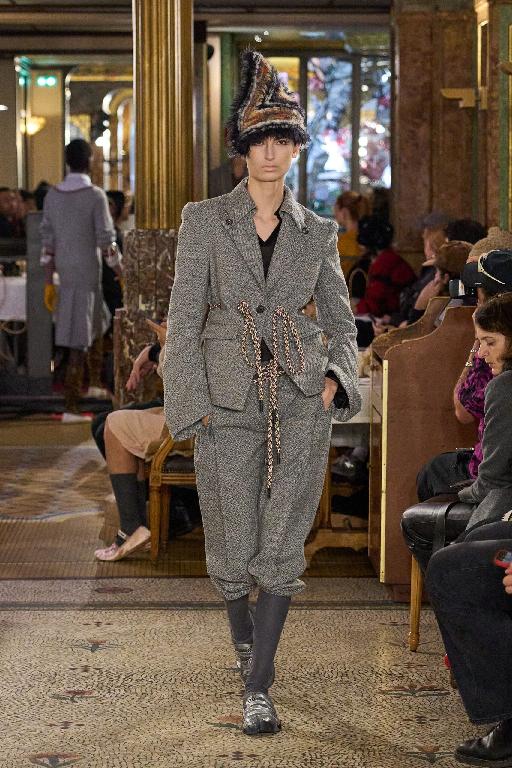 gray wool long-sleeve collared tailored buttoned zippered suit