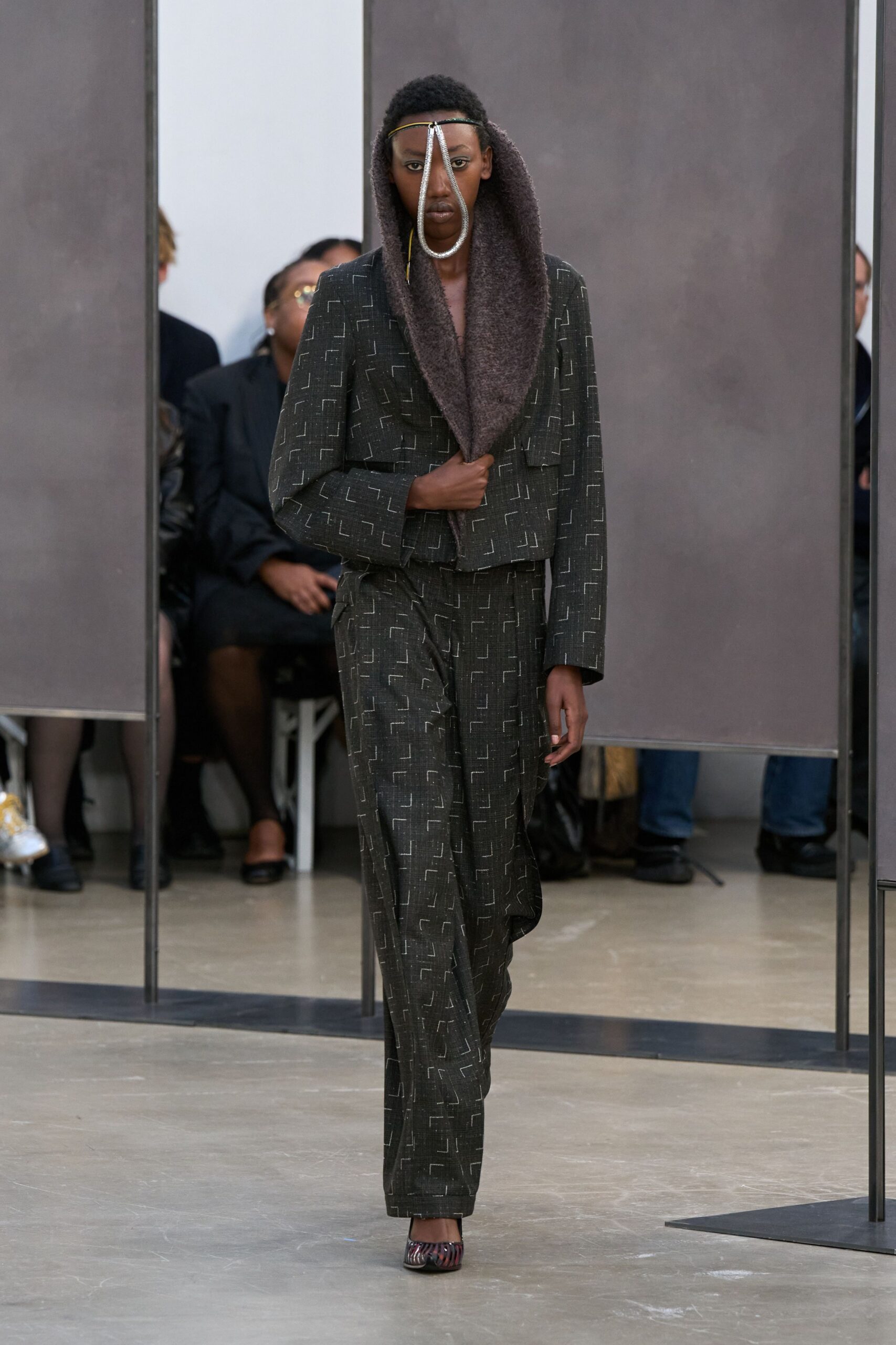 black wool long-sleeve collared tailored printed suit