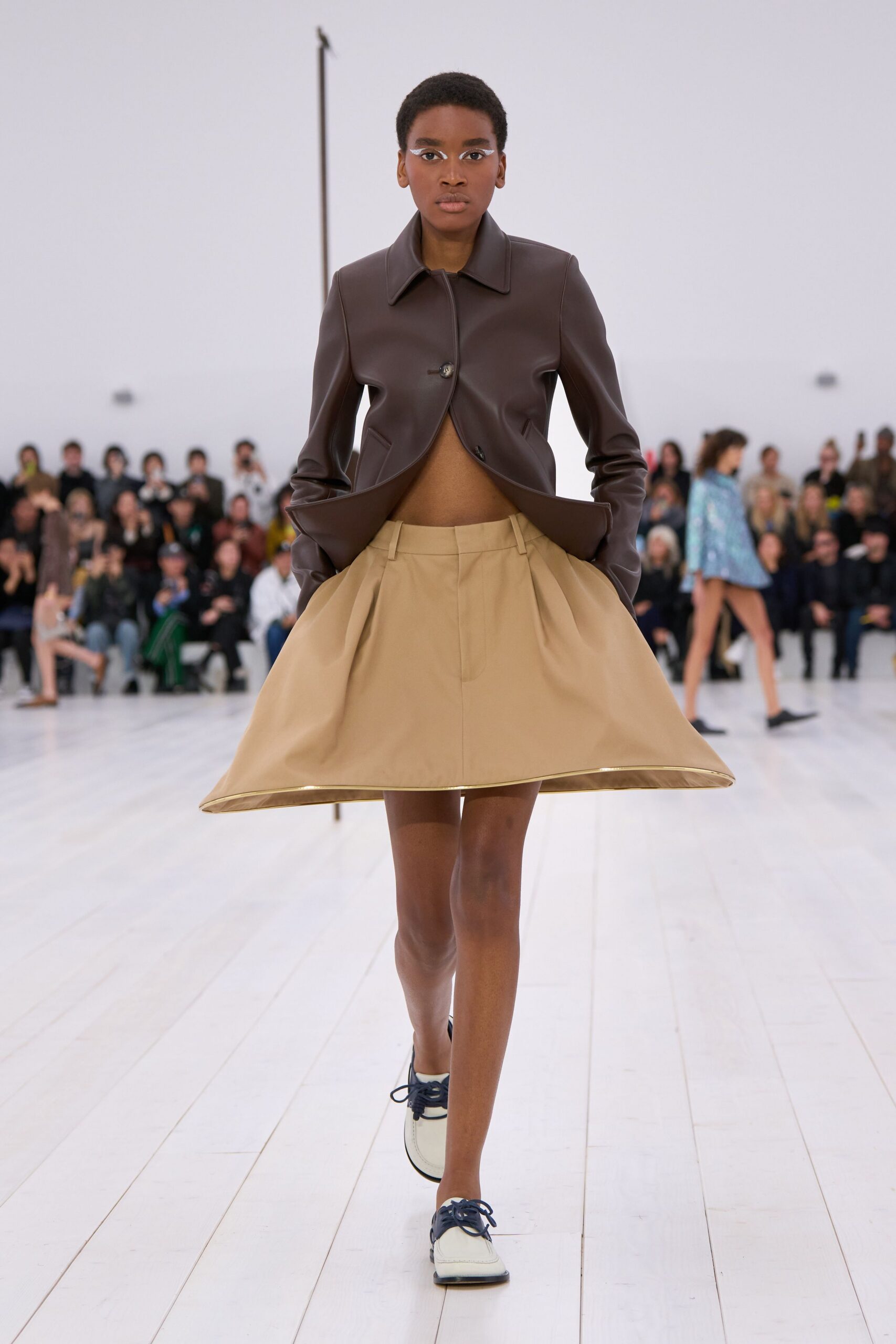brown leather short-sleeve collared fitted buttoned jacket