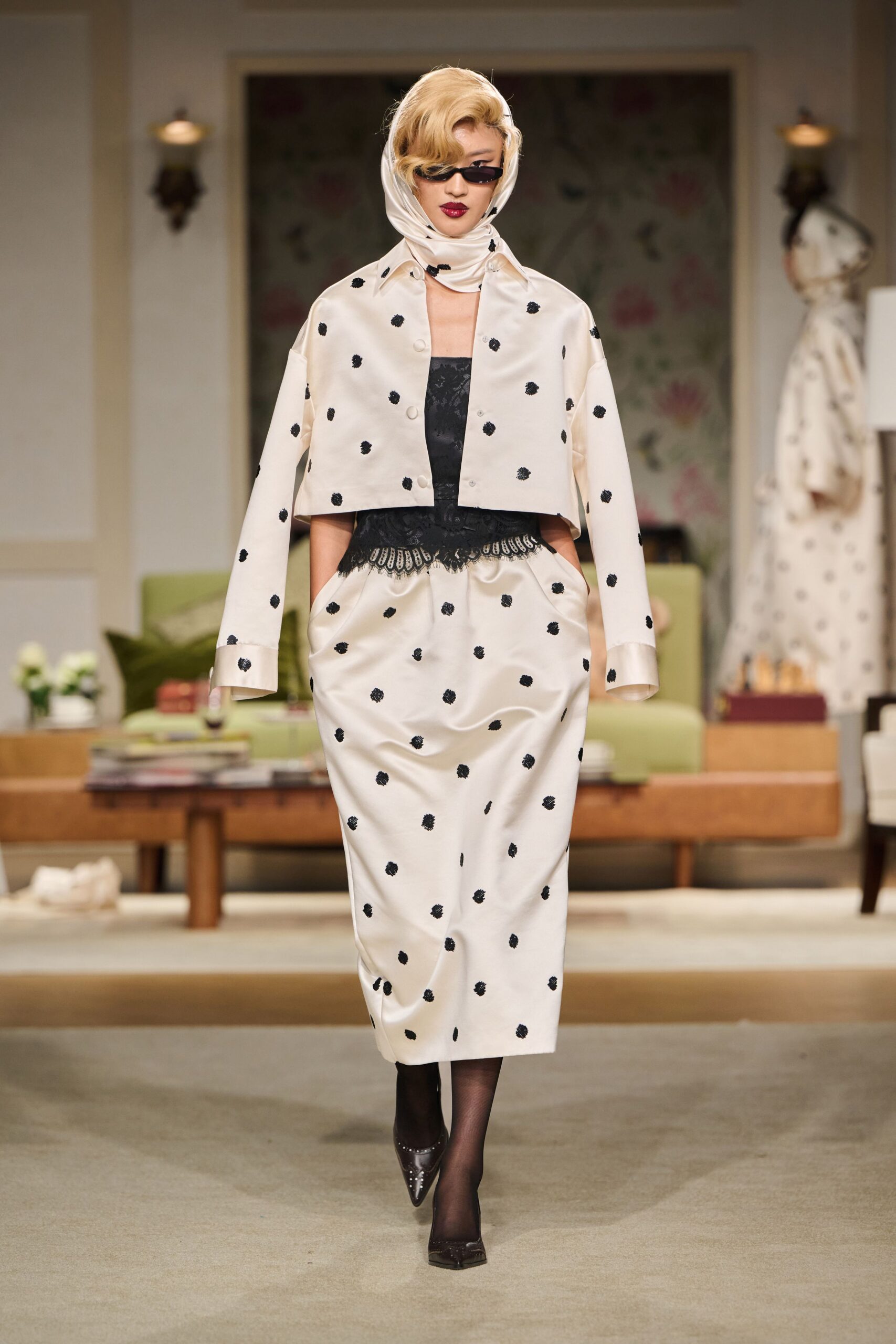 beige cotton short-sleeve collared relaxed polka-dot cropped jacket