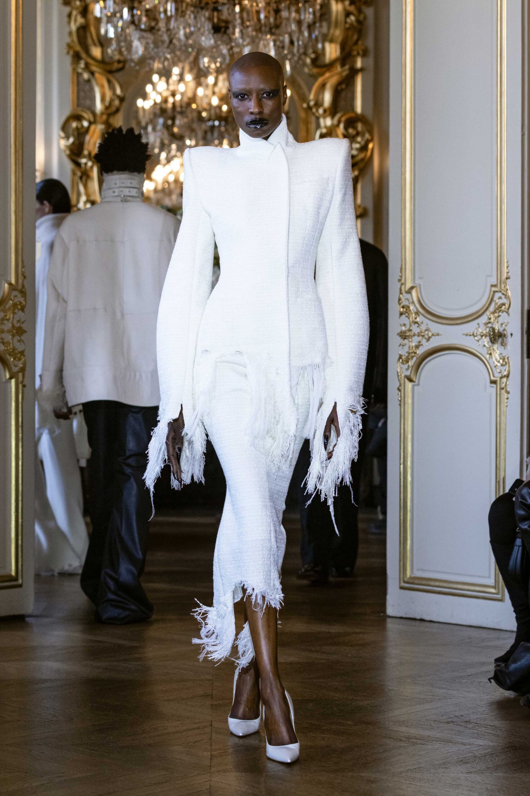 white tweed long-sleeve collared tailored fringed suit