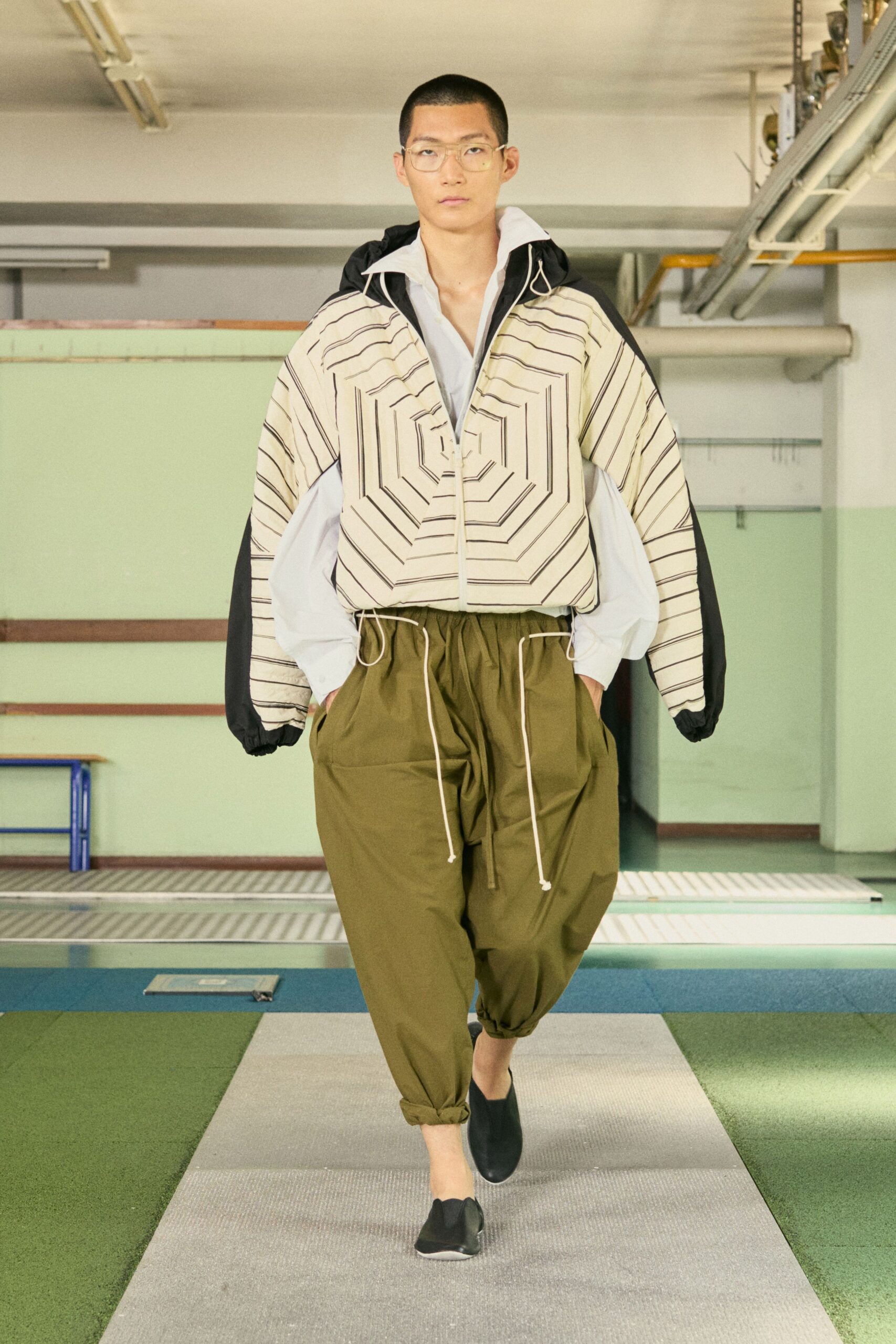 white cotton long-sleeve collared relaxed zippered printed jacket