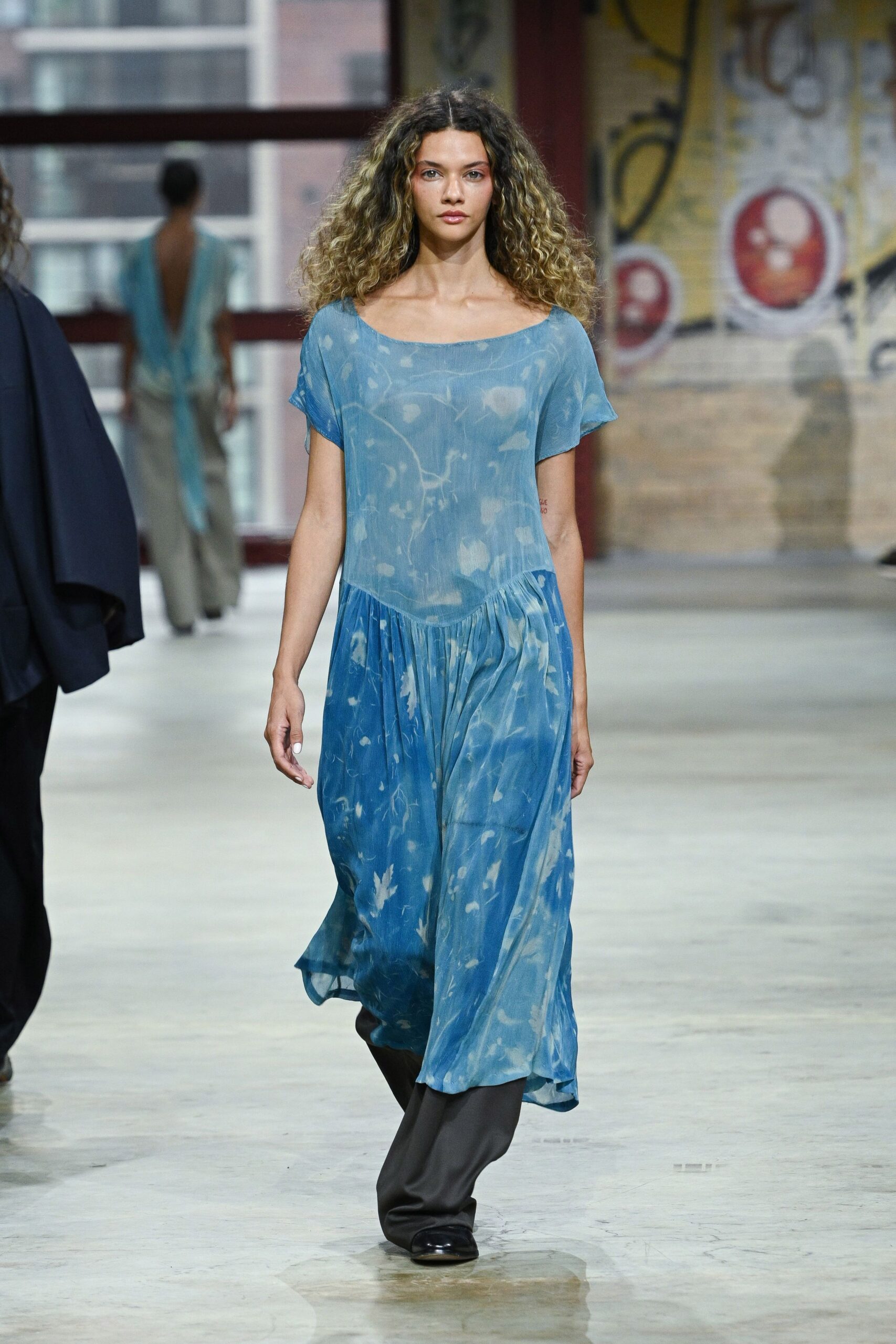 blue silk sleeveless scoop-neck relaxed printed flowing dress