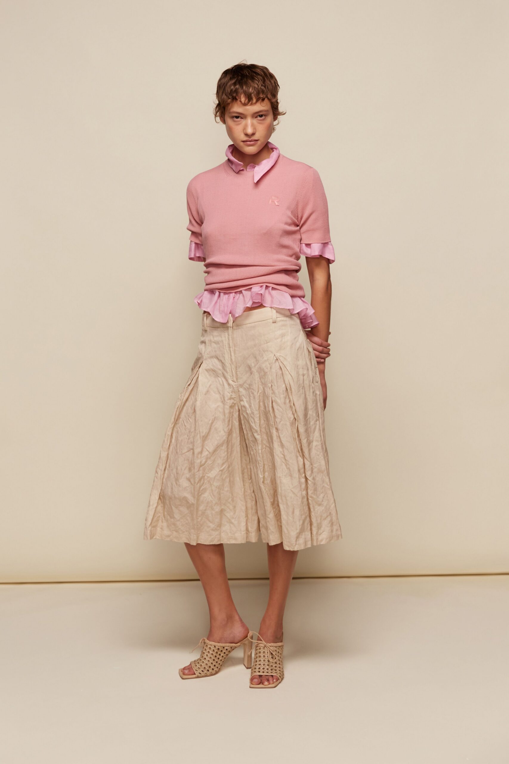 pink cotton short-sleeve collared fitted ruffled top