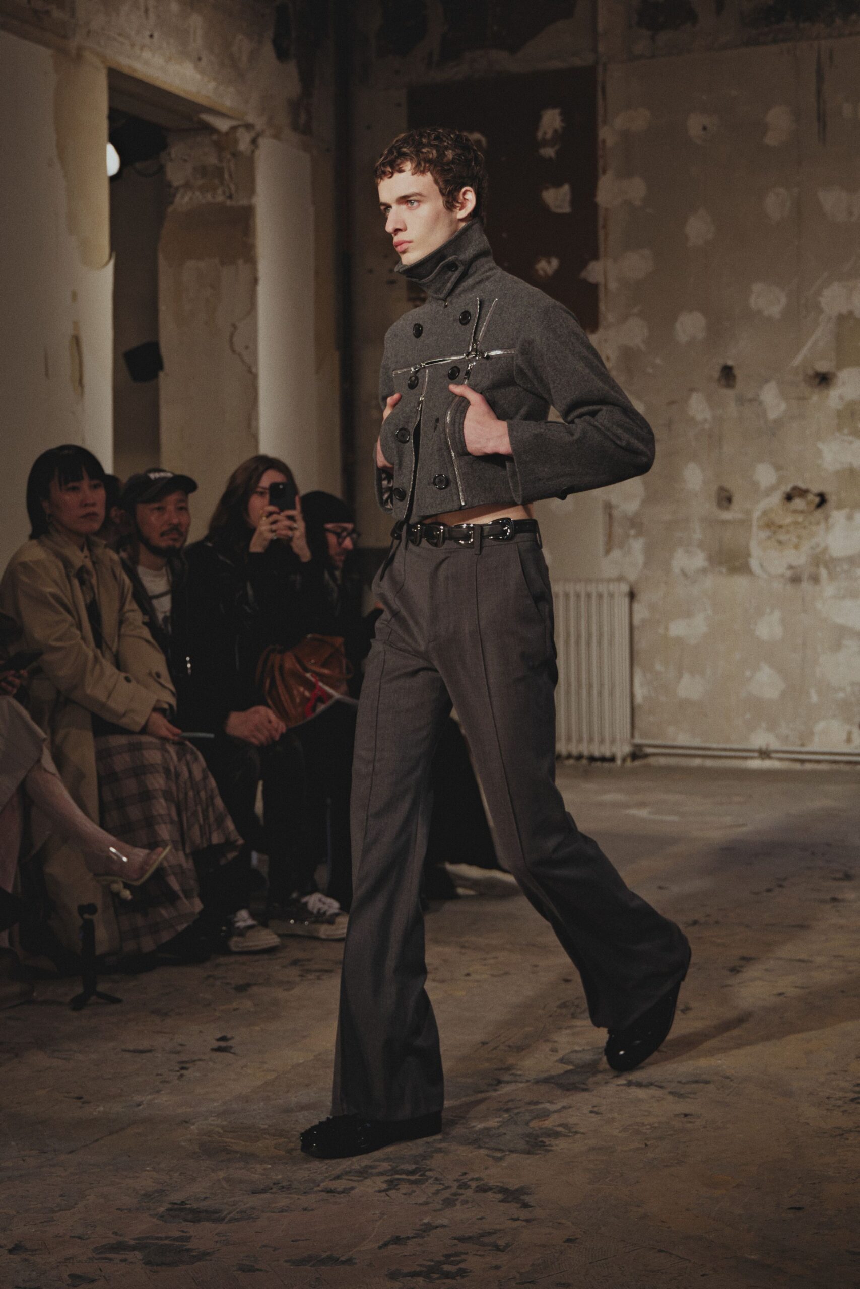 gray wool long-sleeve collared fitted buttoned jacket