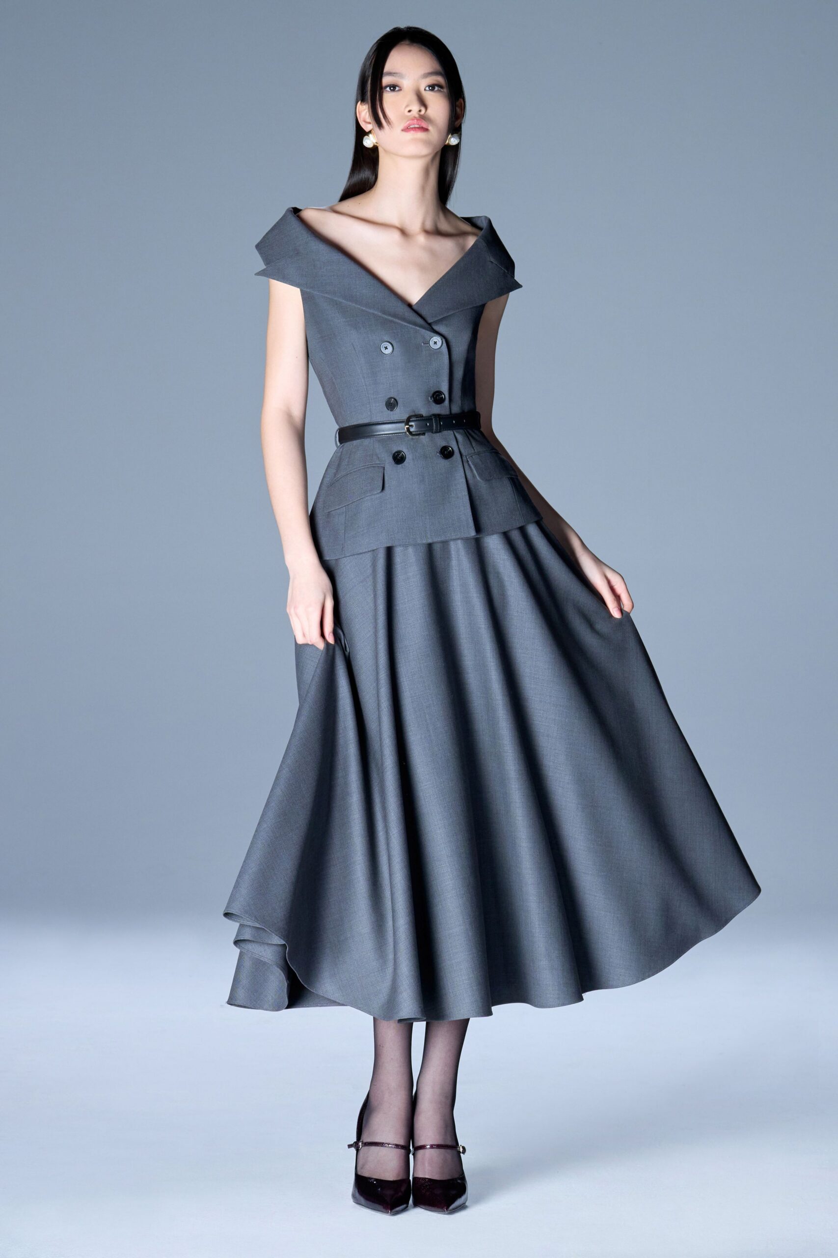 gray cotton short-sleeve v-neck fitted belted flared dress