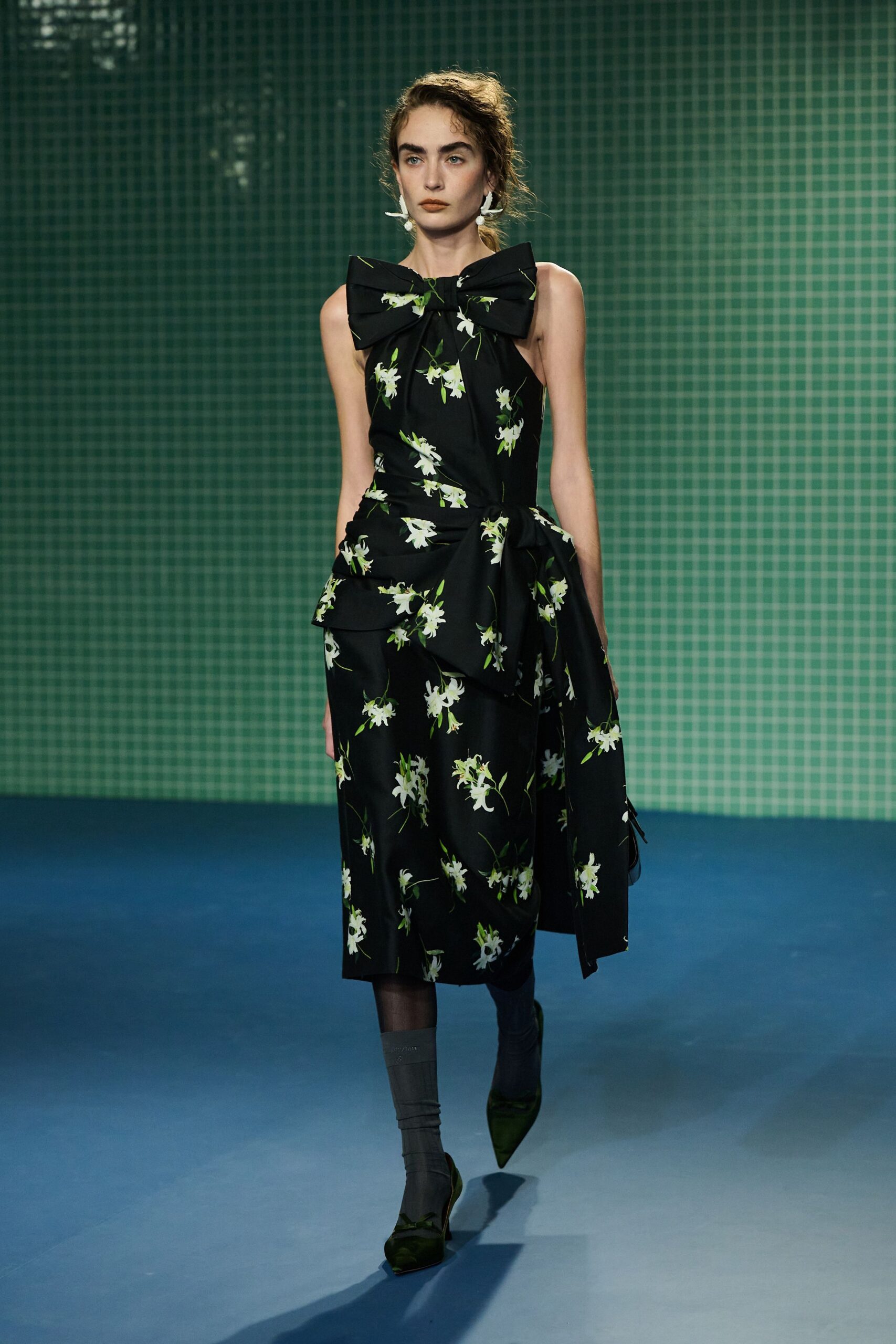 black floral midi dress with green shoes