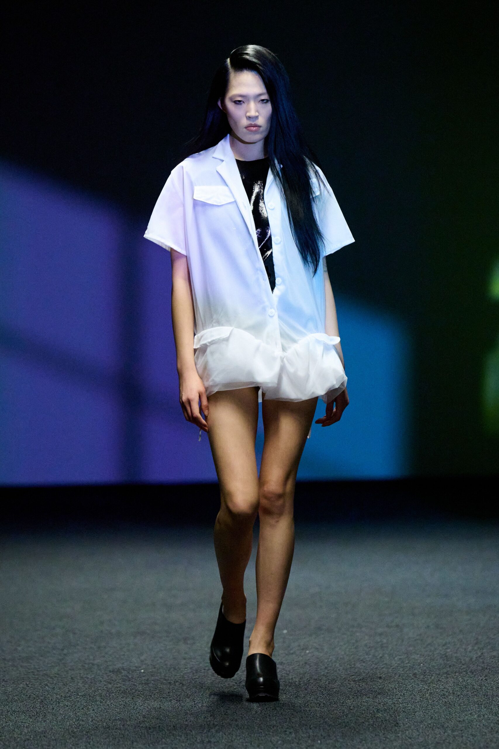 white cotton short-sleeve collared relaxed buttoned short shirt