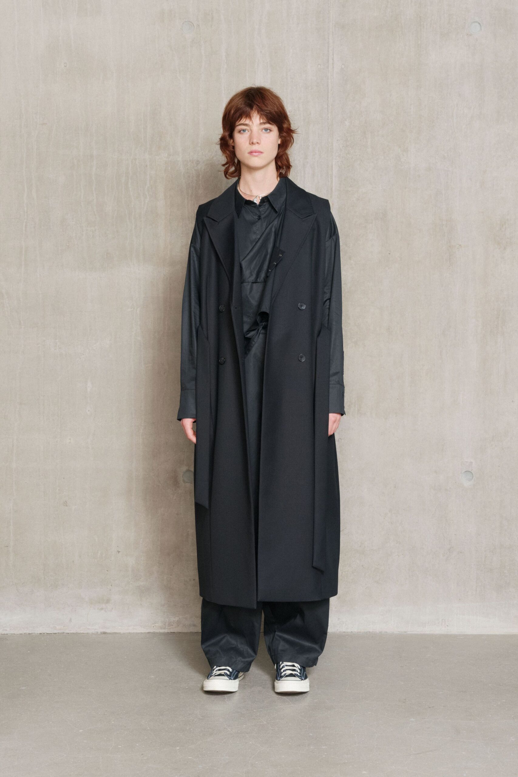 black cotton long-sleeve collared relaxed trench
