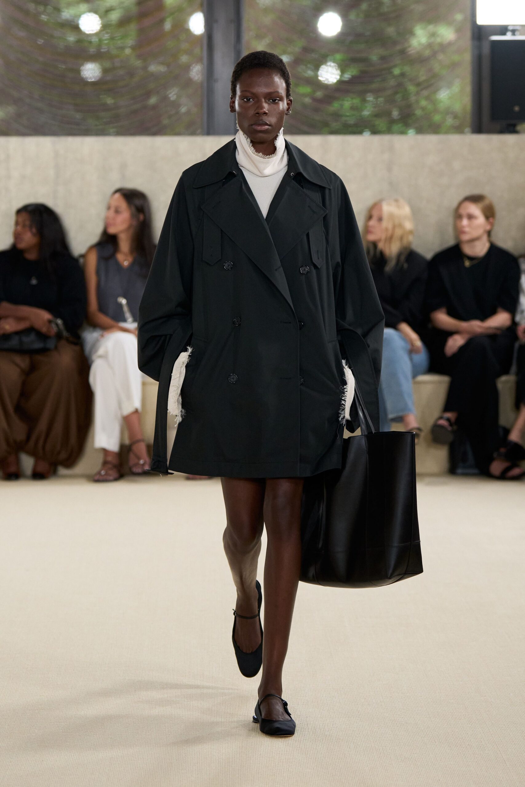 black cotton long-sleeve collared relaxed zippered short coat