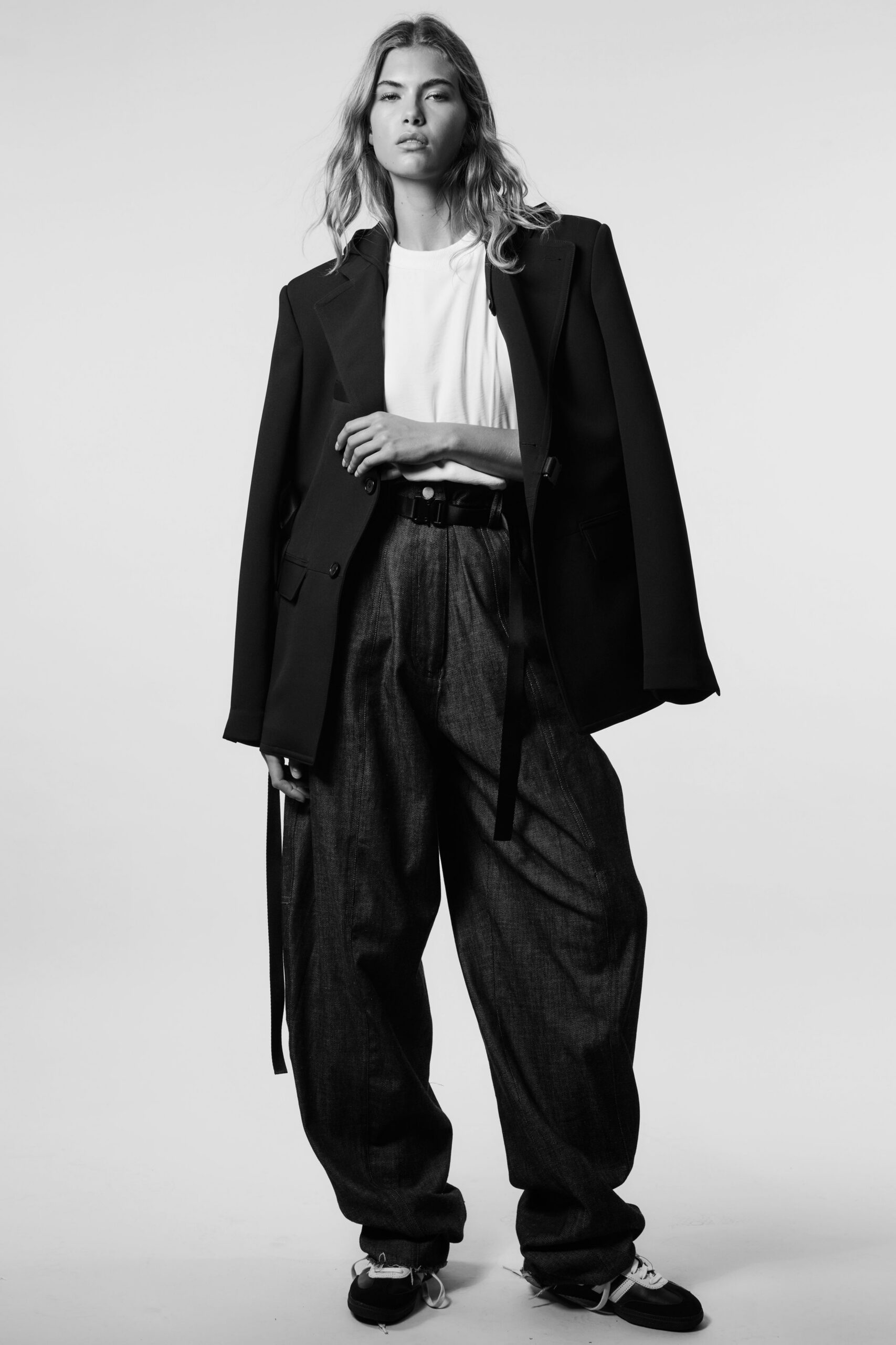 black cotton long-sleeve collared structured blazer