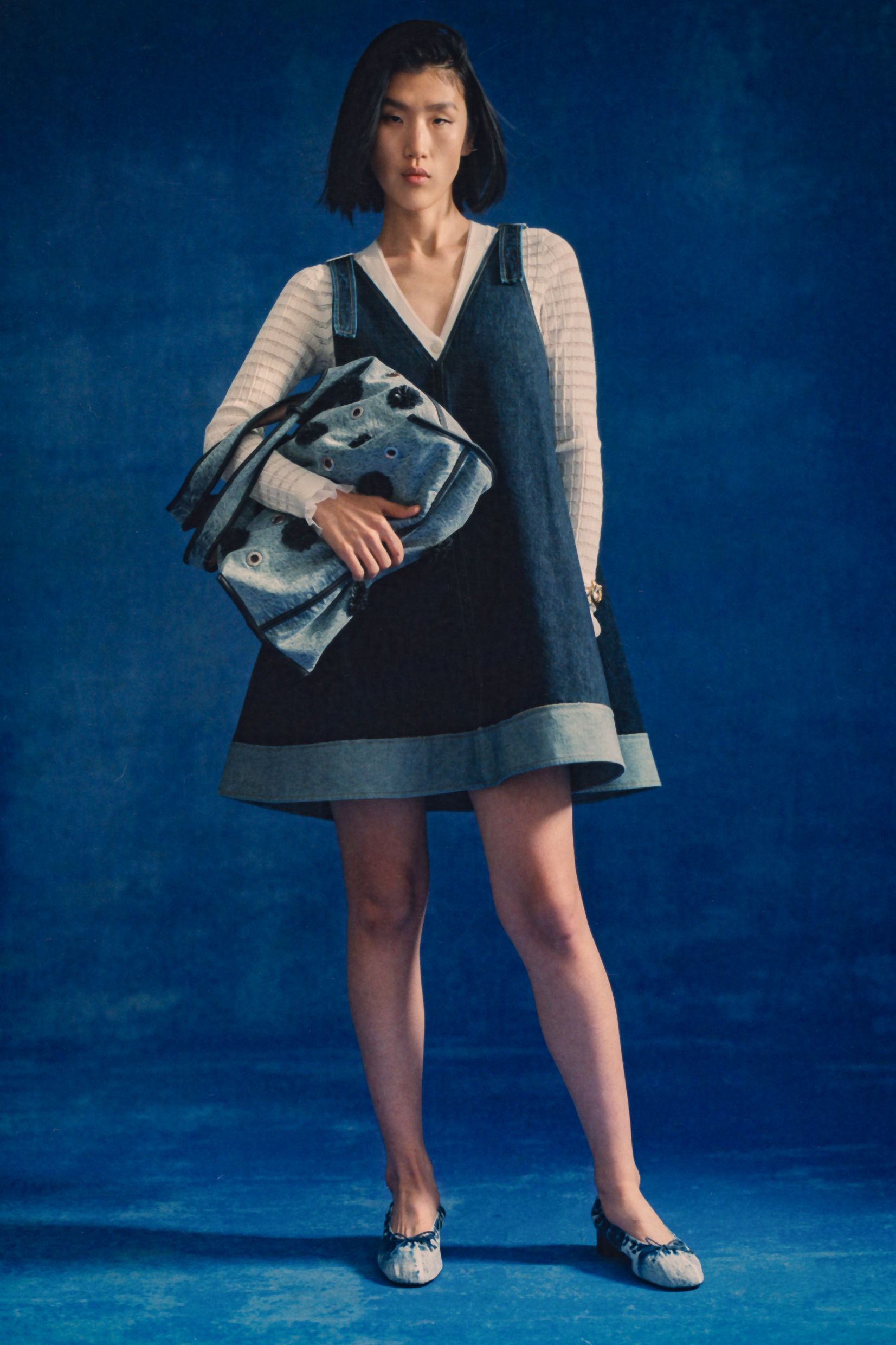 blue denim sleeveless v-neck relaxed a-line mini dress