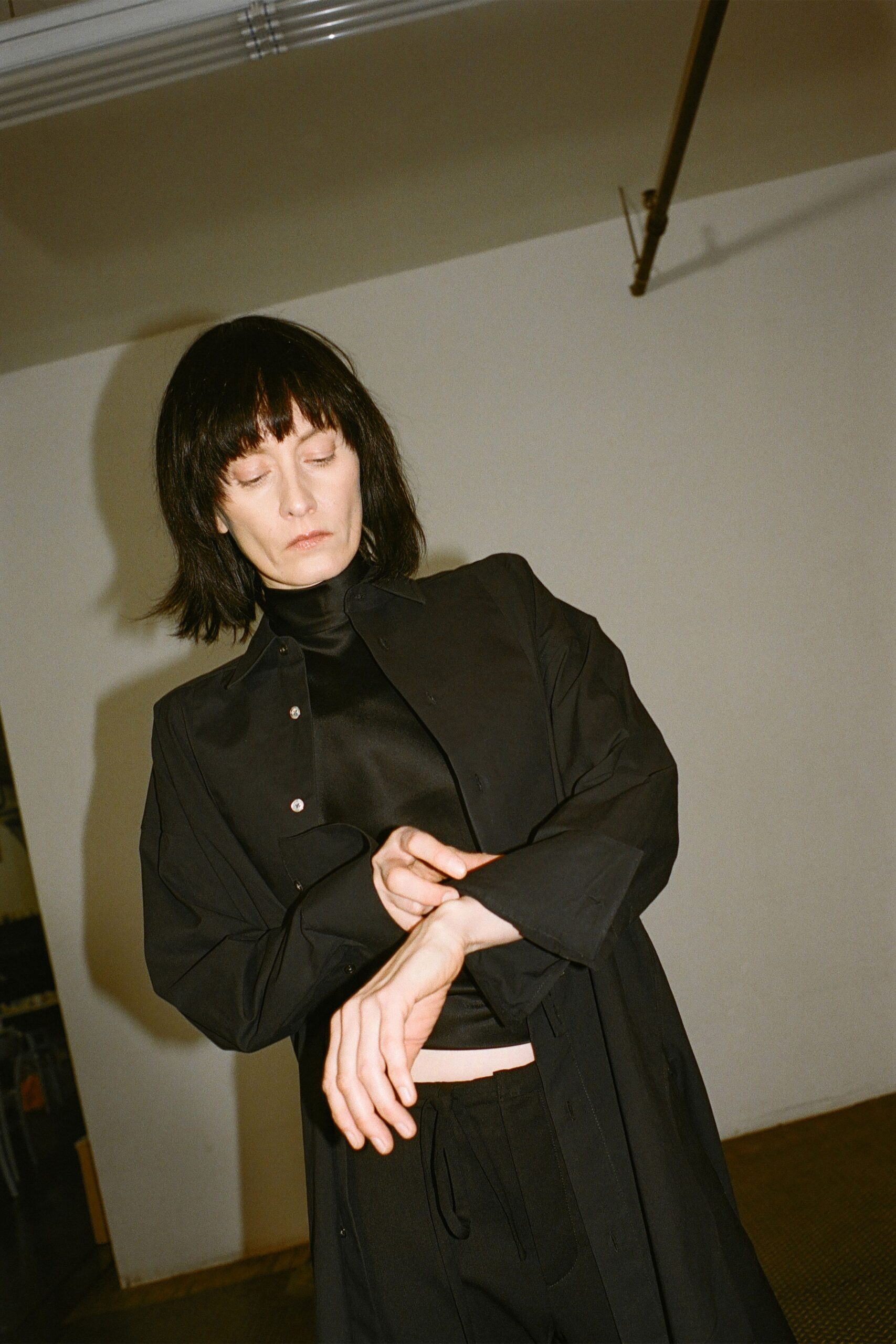 black cotton long-sleeve collared relaxed buttoned coat