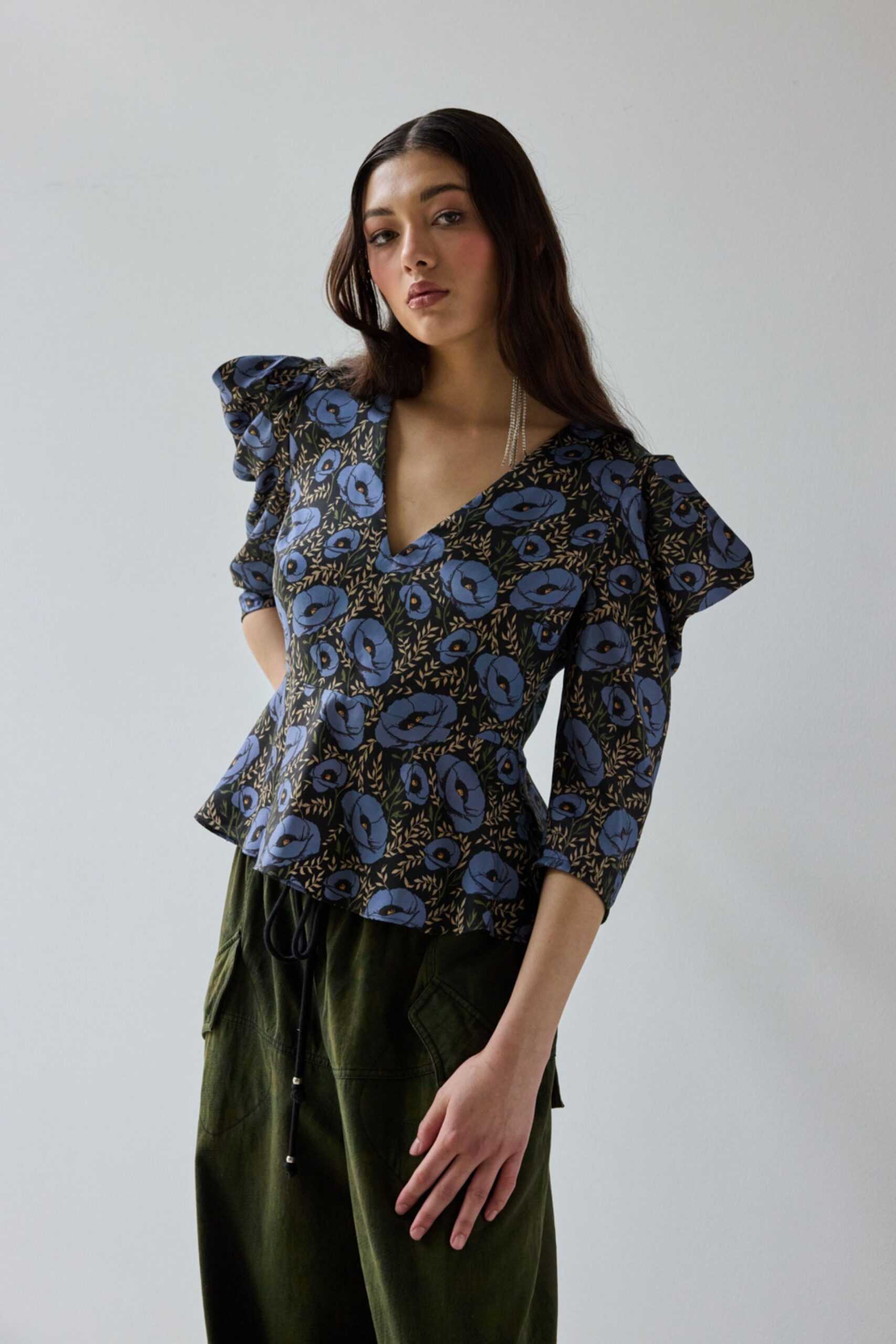 blue cotton short-sleeve v-neck fitted flared printed top