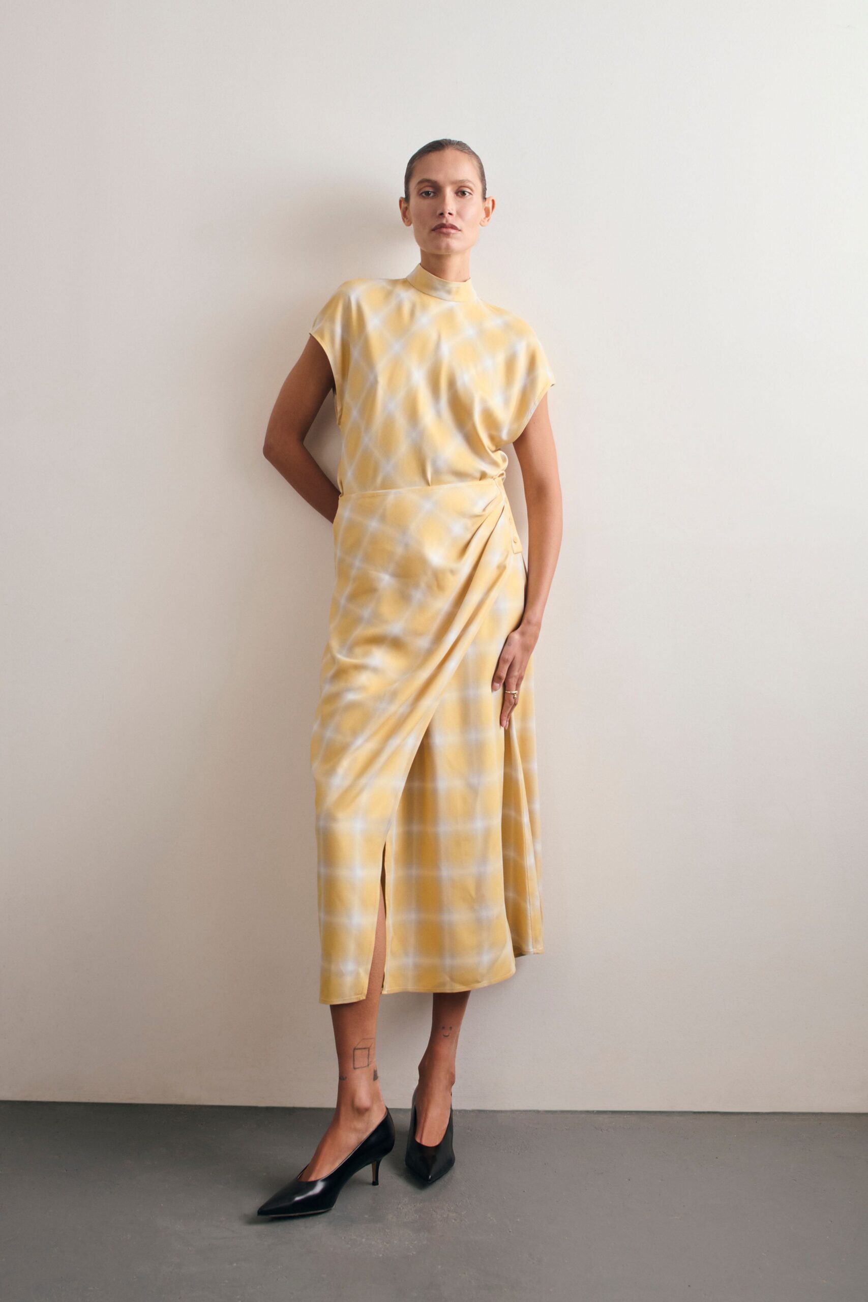 yellow cotton short-sleeve high-neck fitted draped midi dress