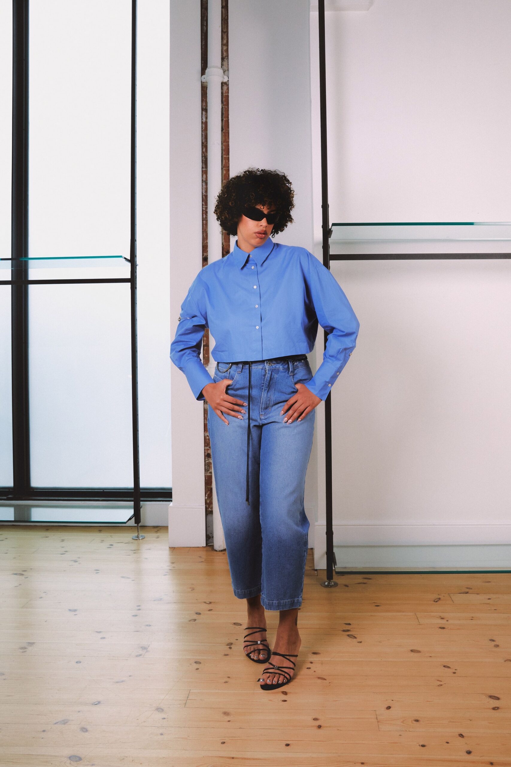 blue cotton long-sleeve collared fitted cropped shirt