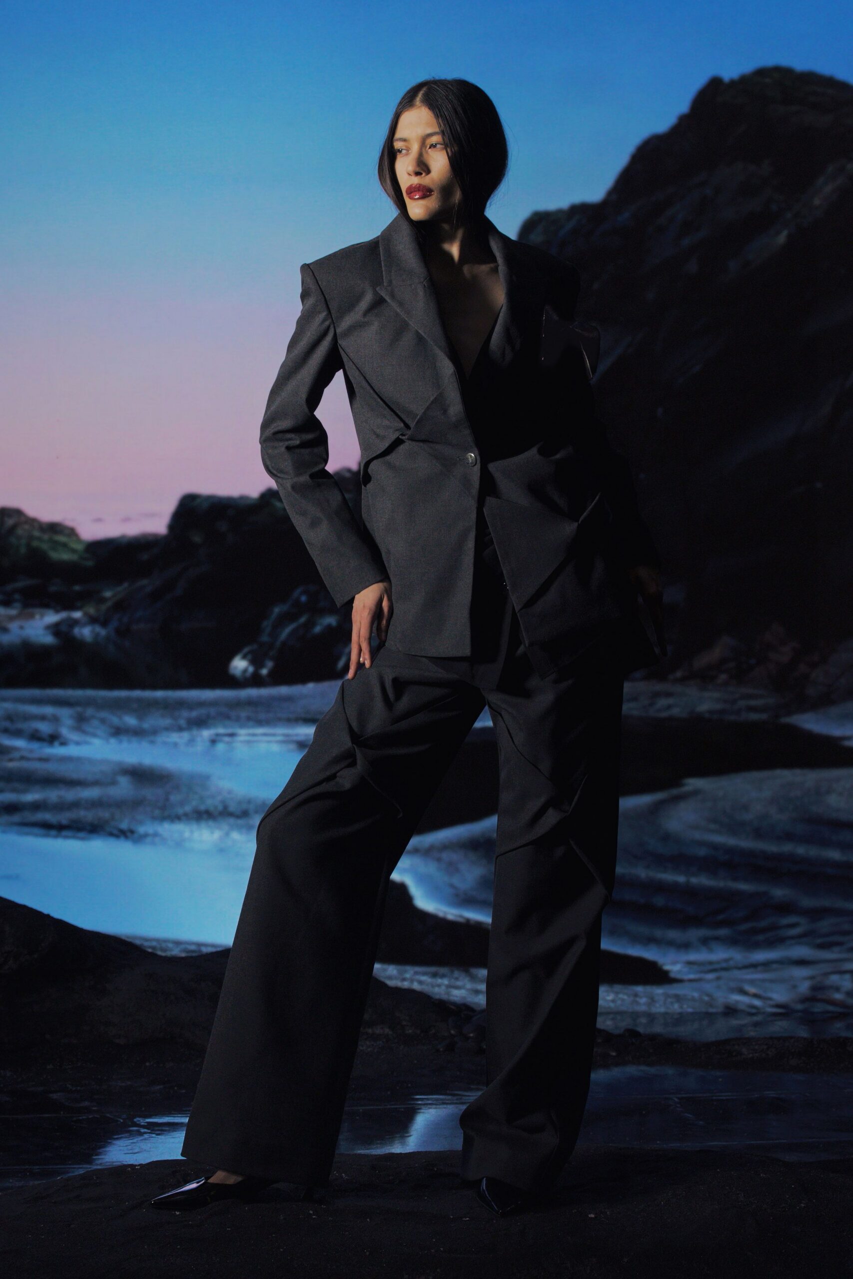 black wool long-sleeve collared tailored buttoned blazer