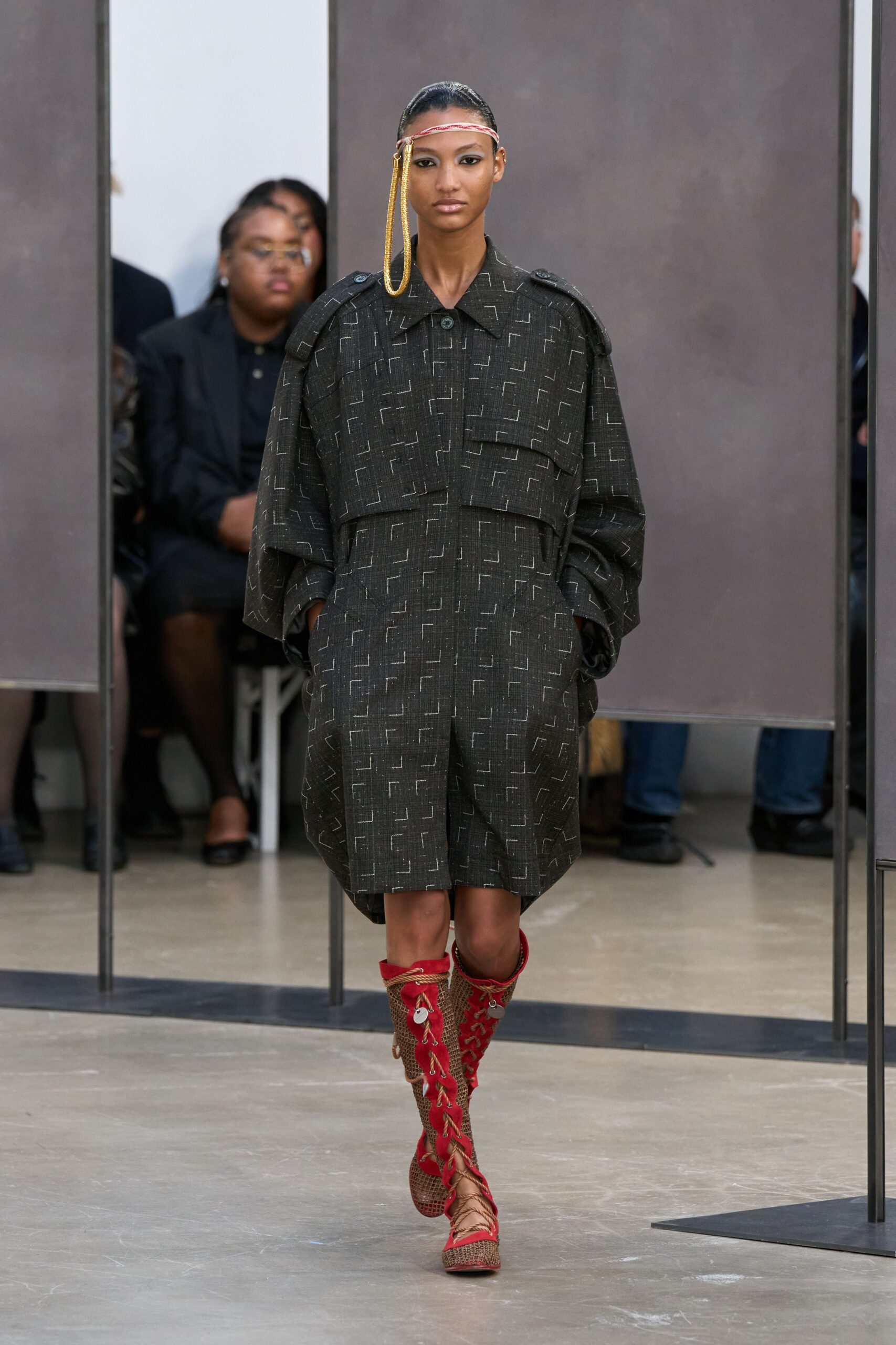 black cotton long-sleeve collared oversized buttoned jacket