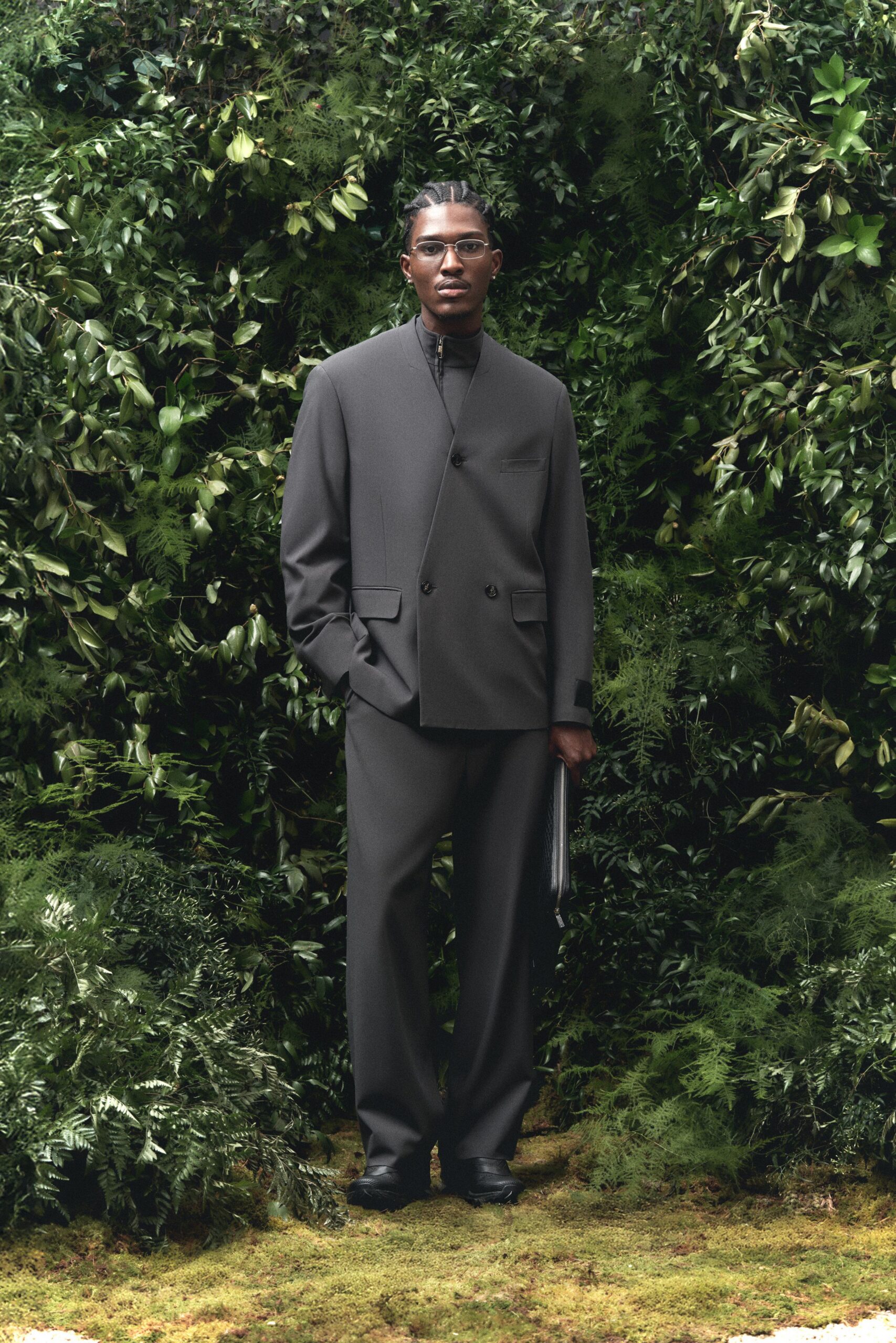 black wool long-sleeve collared tailored buttoned suit
