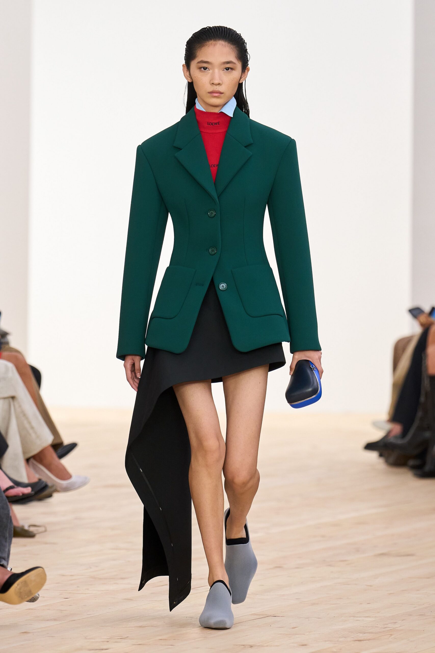 green cotton long-sleeve collared tailored buttoned blazer