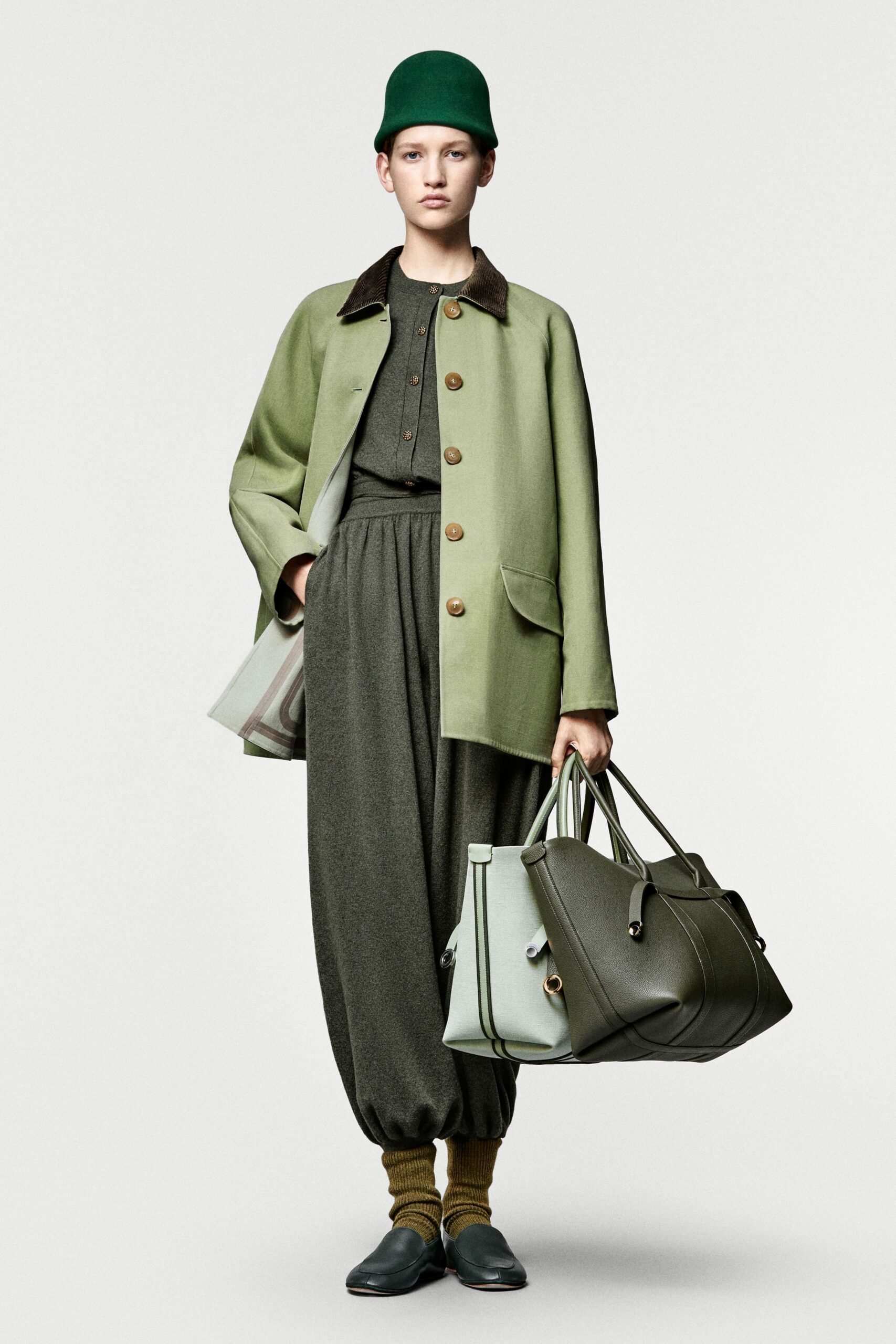 green cotton long-sleeve collared relaxed buttoned coat