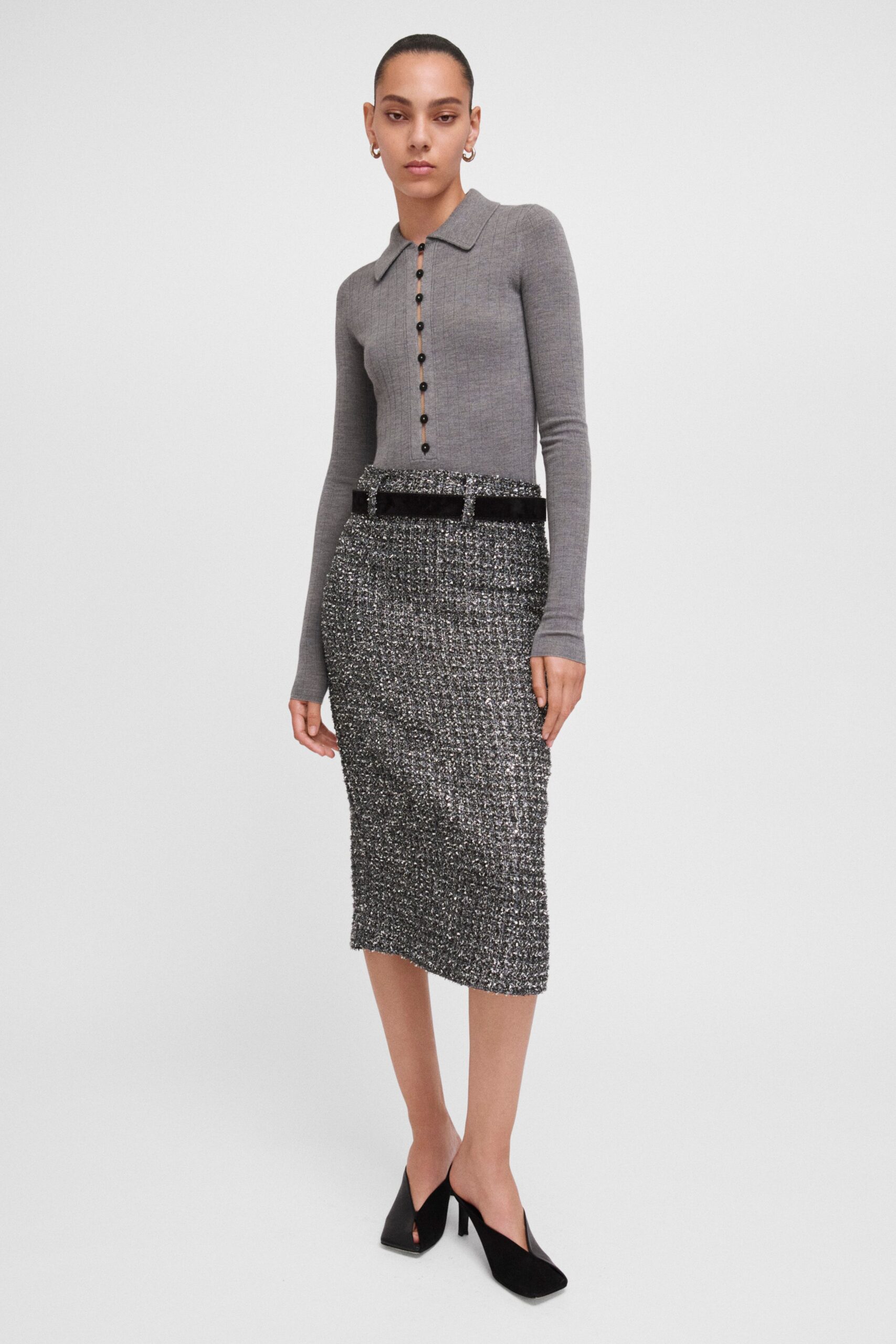 gray cotton long-sleeve collared fitted buttoned top