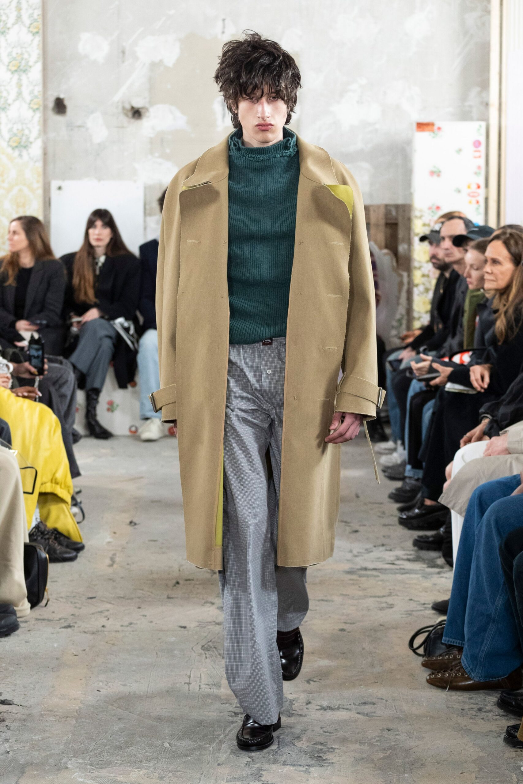 beige wool long-sleeve collared relaxed buttoned coat