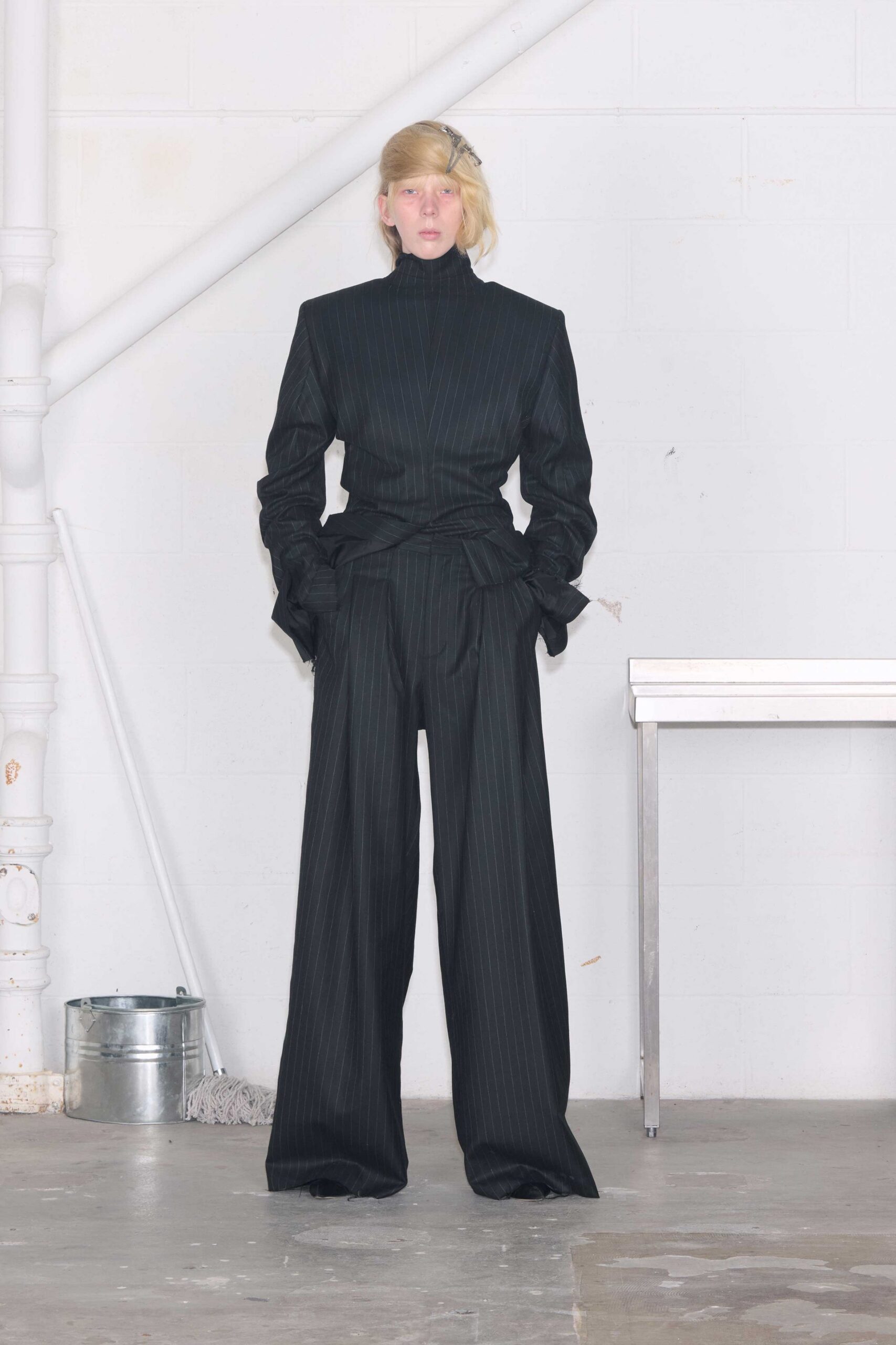 black cotton long-sleeve collared tailored pleated buttoned suit