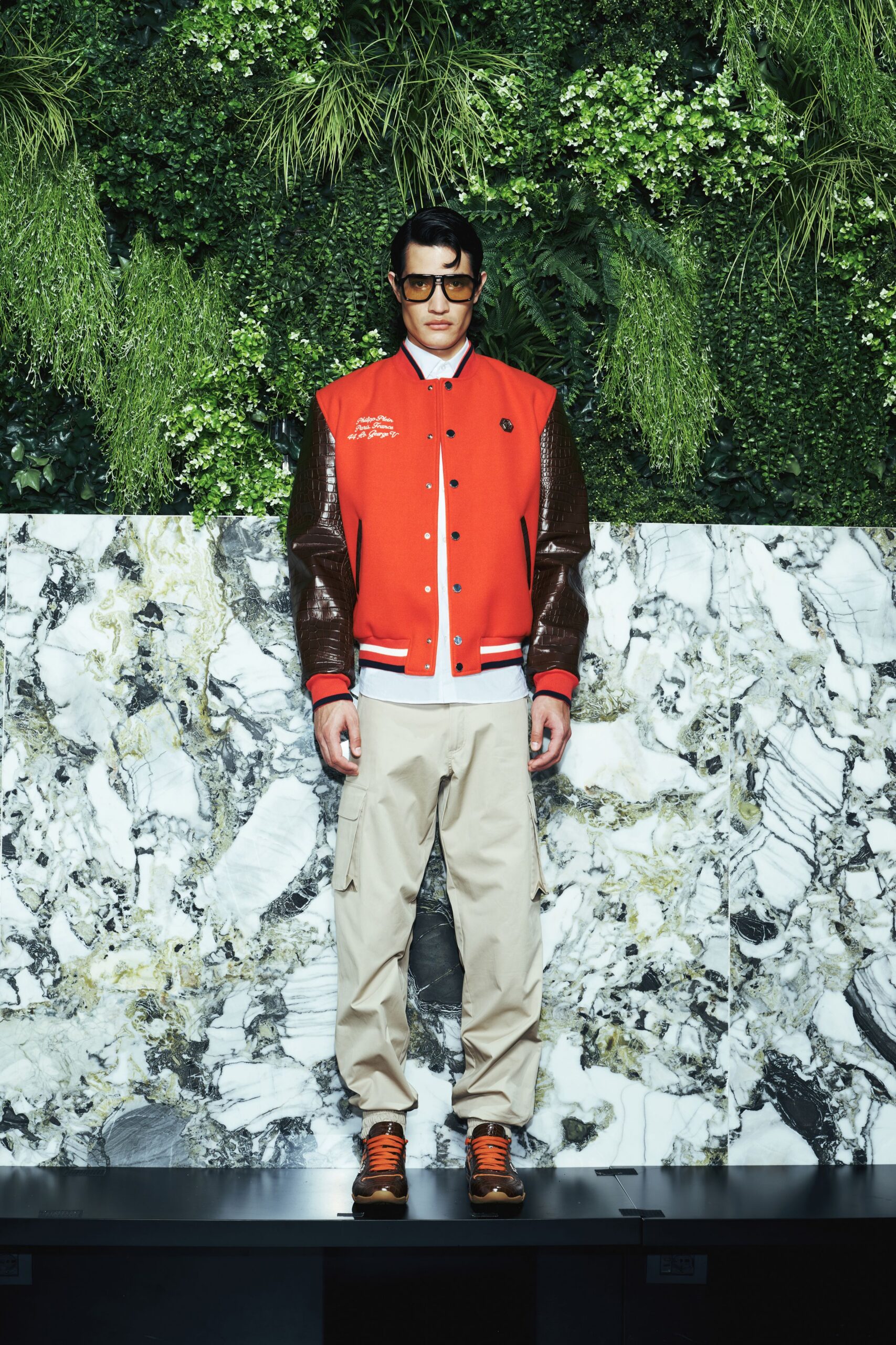 red cotton long-sleeve collared relaxed buttoned jacket