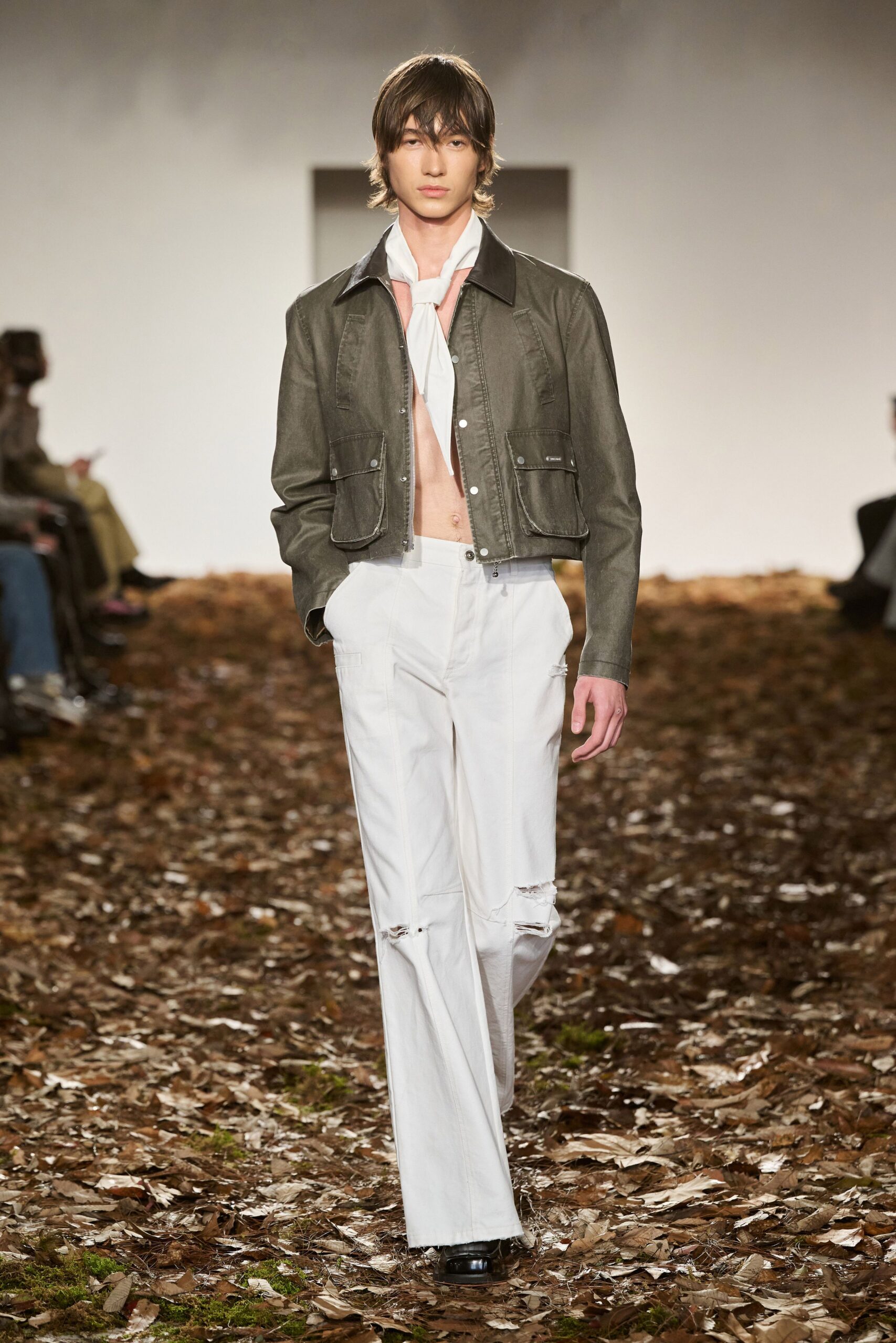 gray cotton short-sleeve collared fitted buttoned jacket