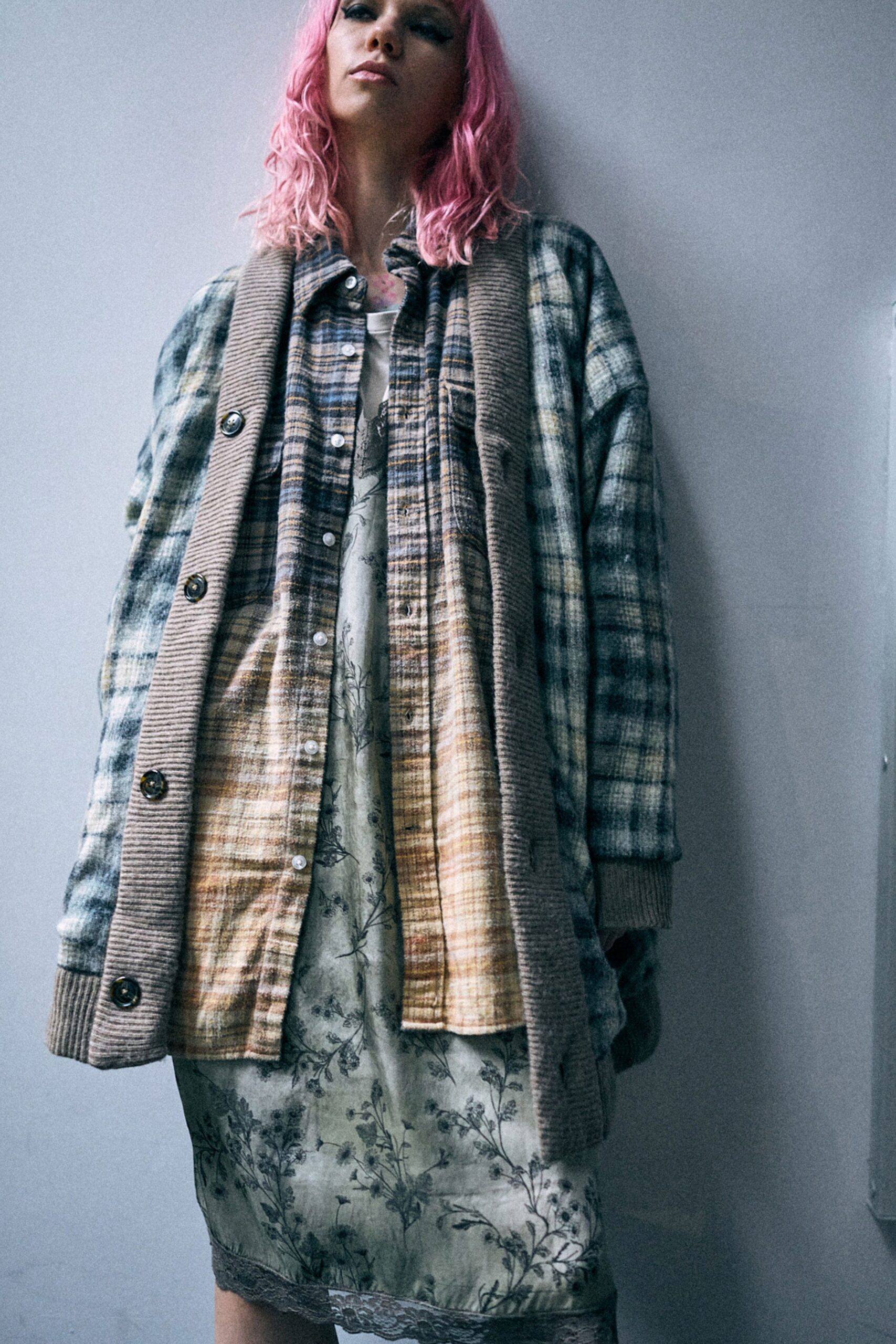 gray wool long-sleeve collared oversized checked coat