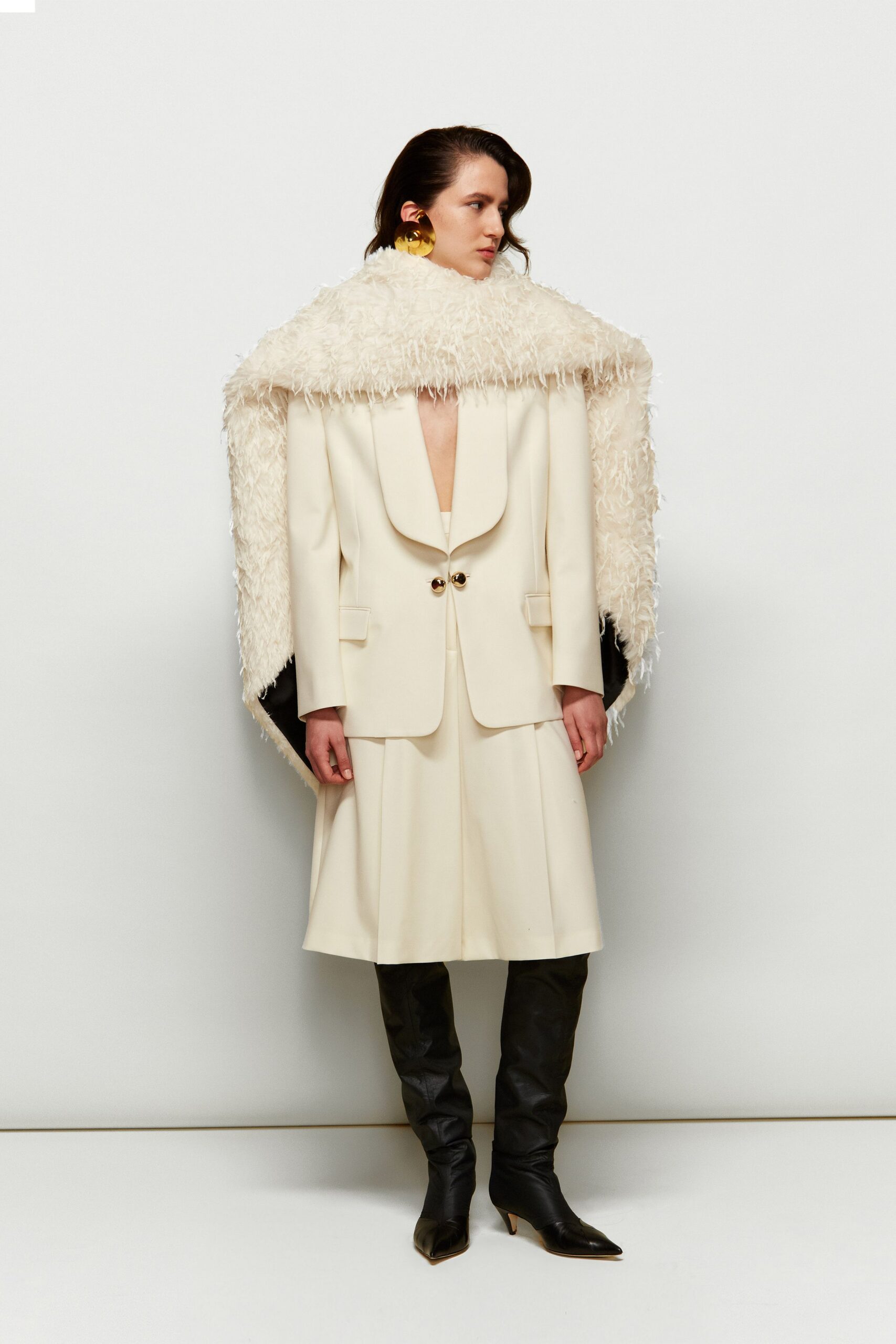 white wool long-sleeve collared tailored buttoned suit