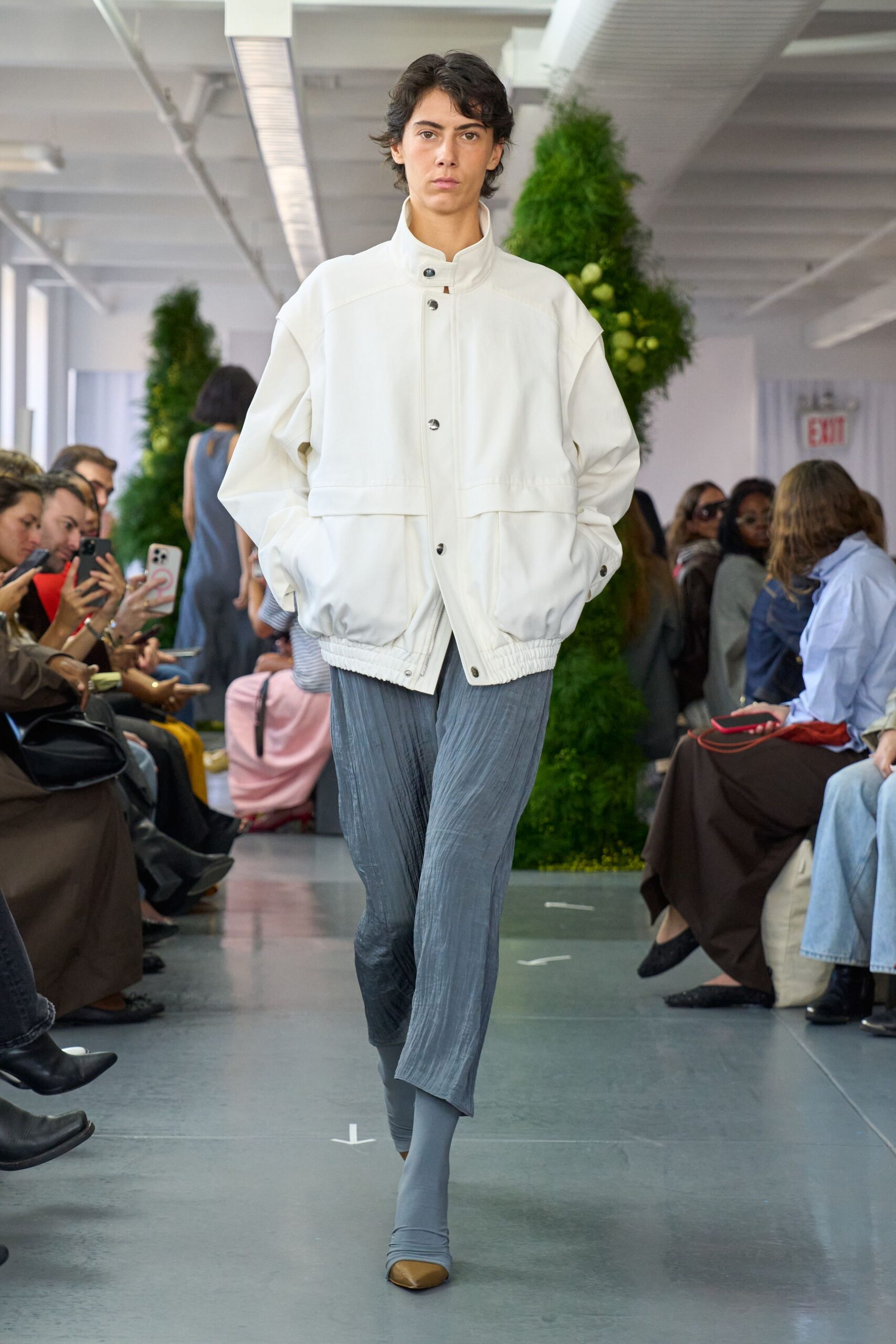 gray cotton fitted pleated pants