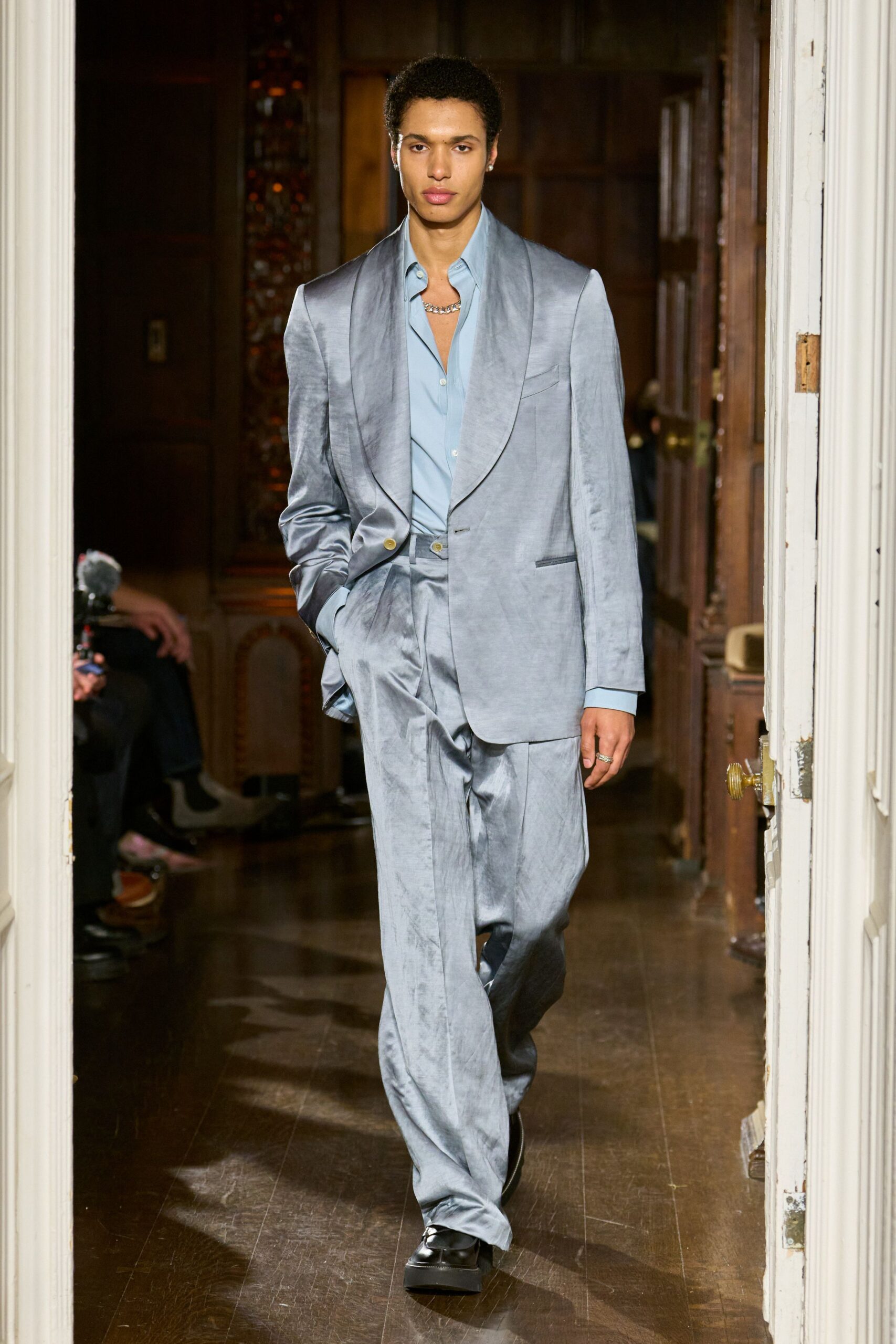 blue silk long-sleeve collared tailored buttoned shiny suit