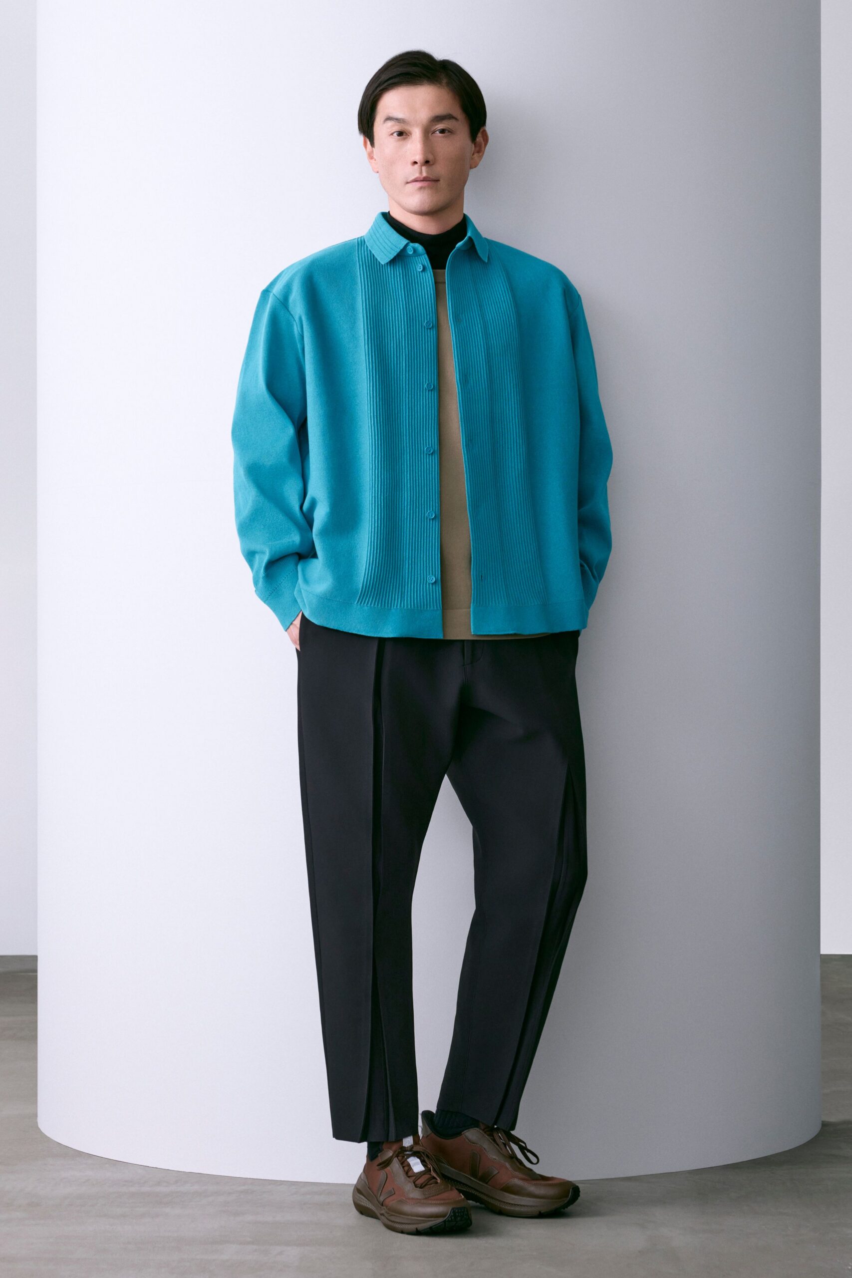 blue shirt beige top black pants