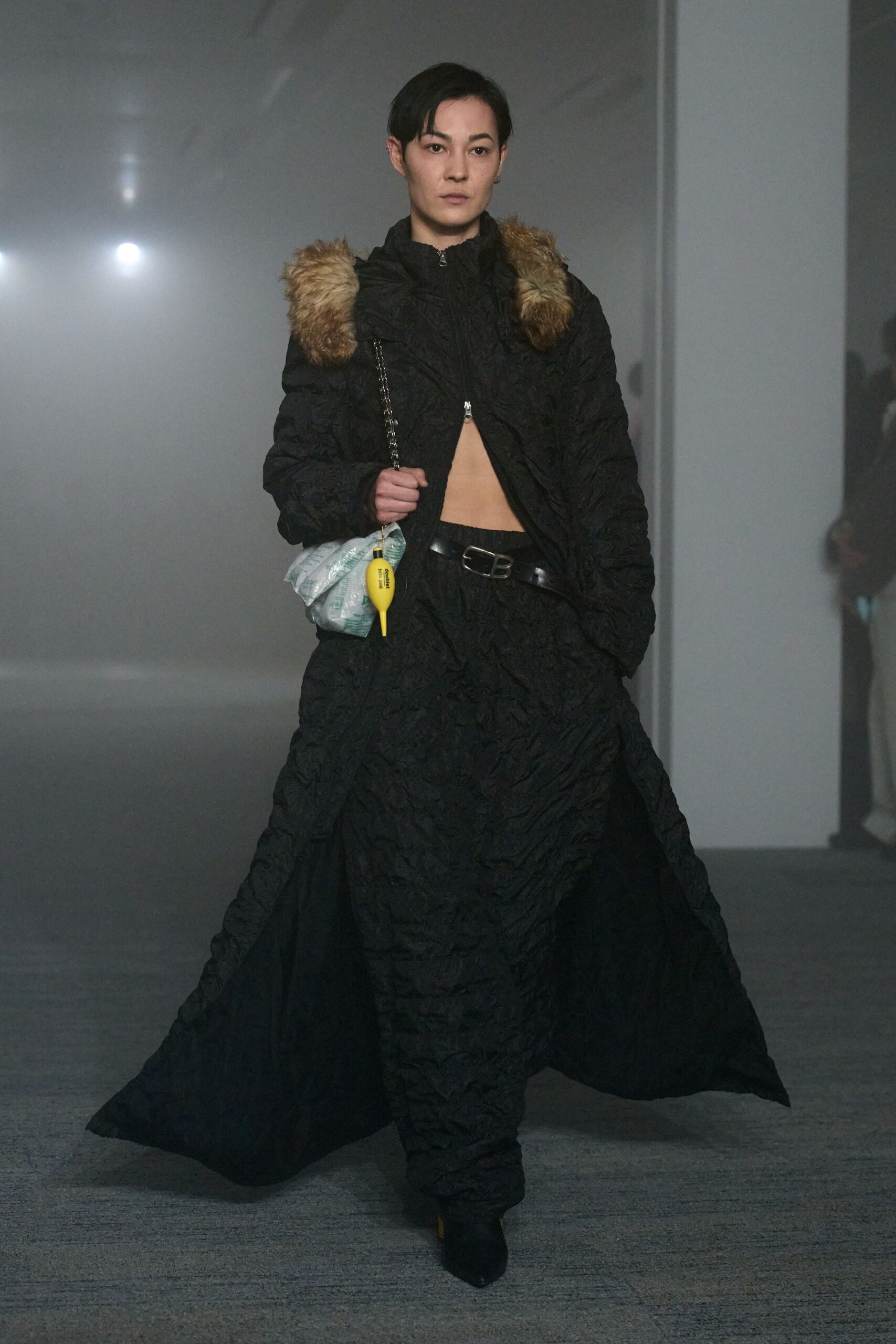 black fur long-sleeve collared fitted layered zippered coat