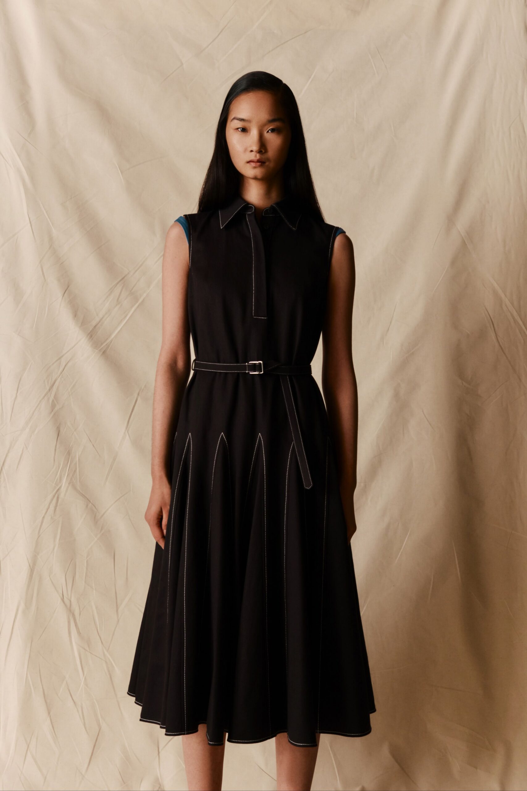 black fitted sleeveless dress