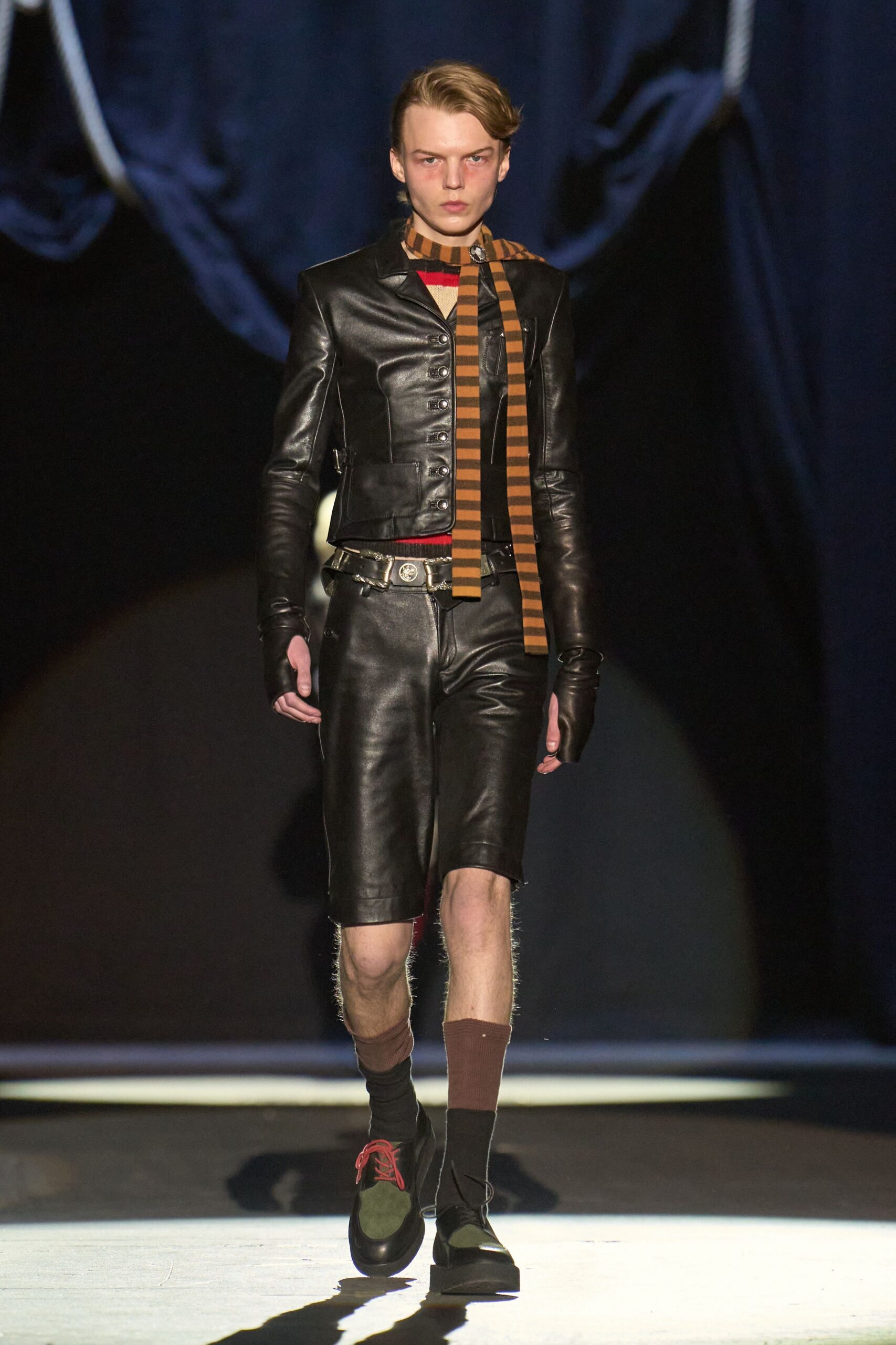 black leather fitted straight-leg short shorts