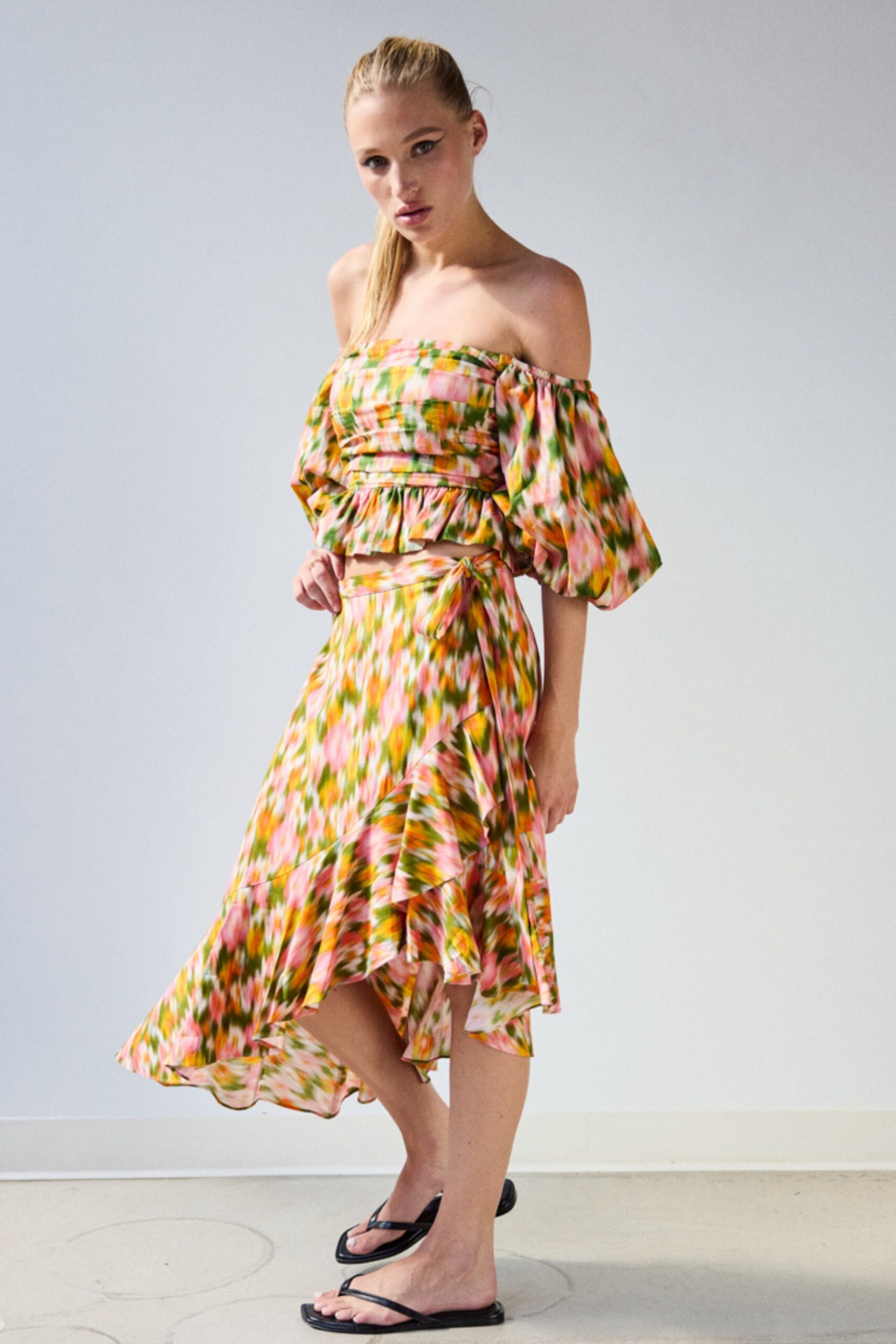 multi cotton off-shoulder short-sleeve fitted ruffled top
