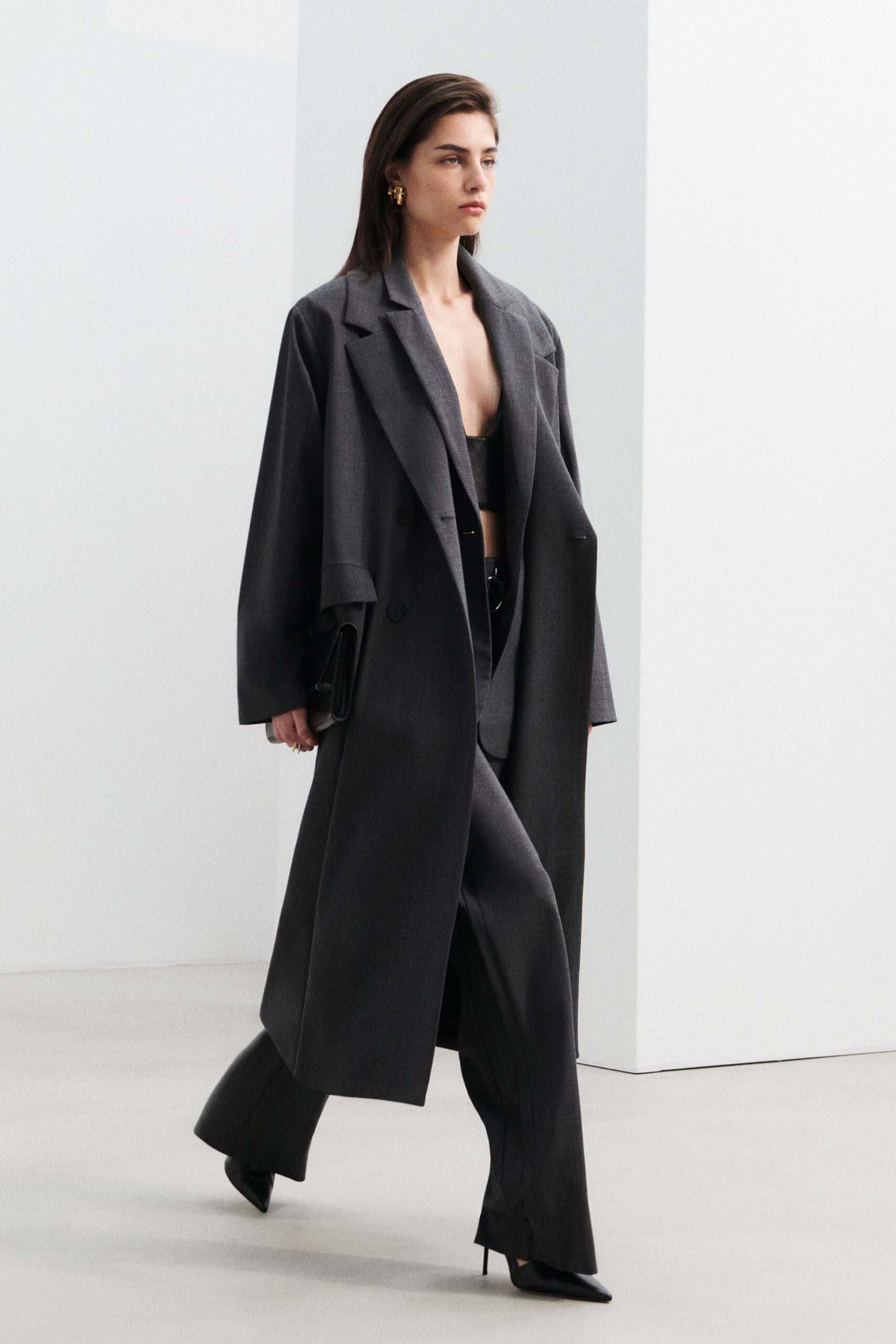 gray wool long-sleeve collared oversized buttoned coat
