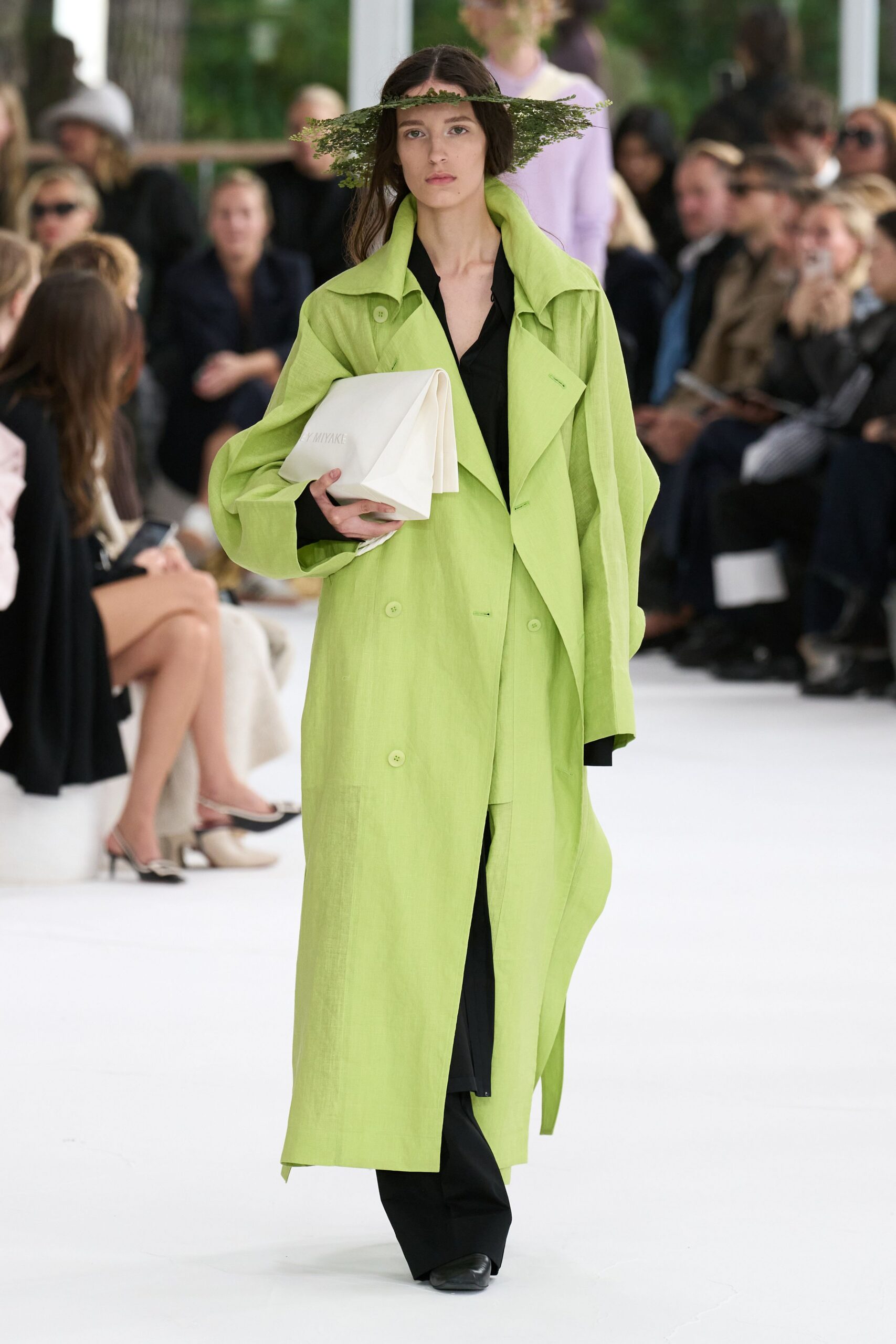 green linen long-sleeve collared relaxed buttoned coat
