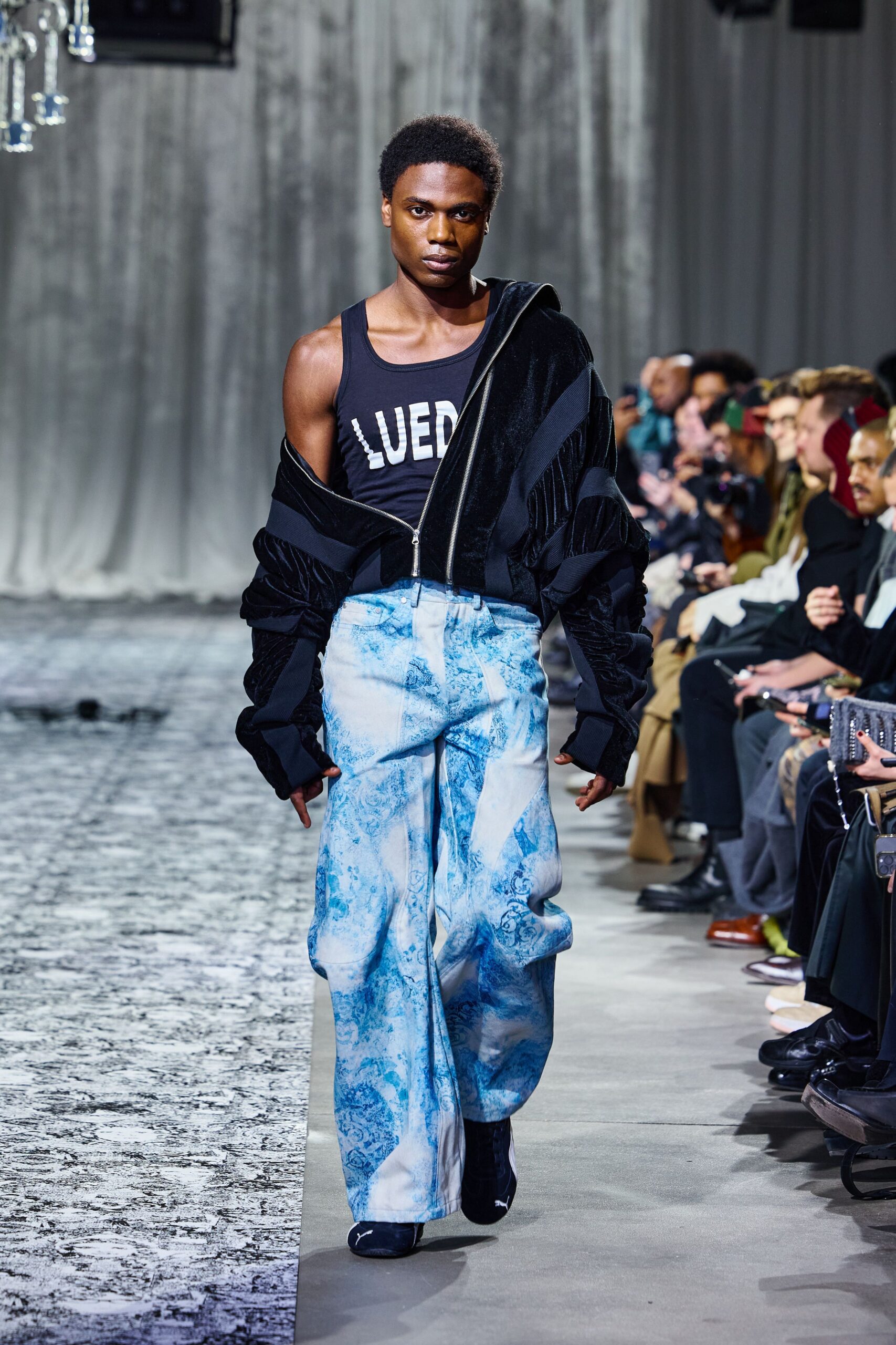 blue denim relaxed distressed pants